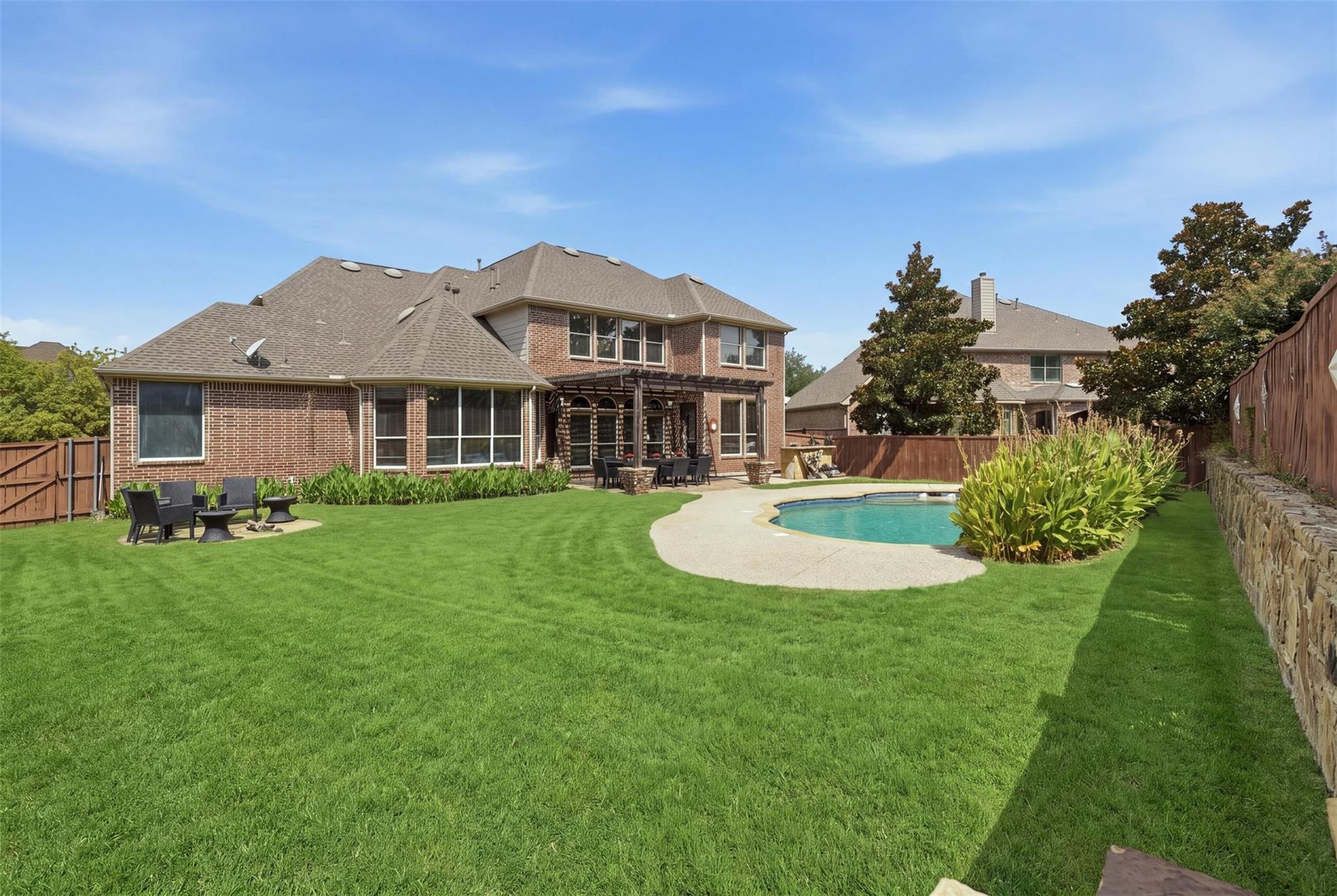 main property photo 37