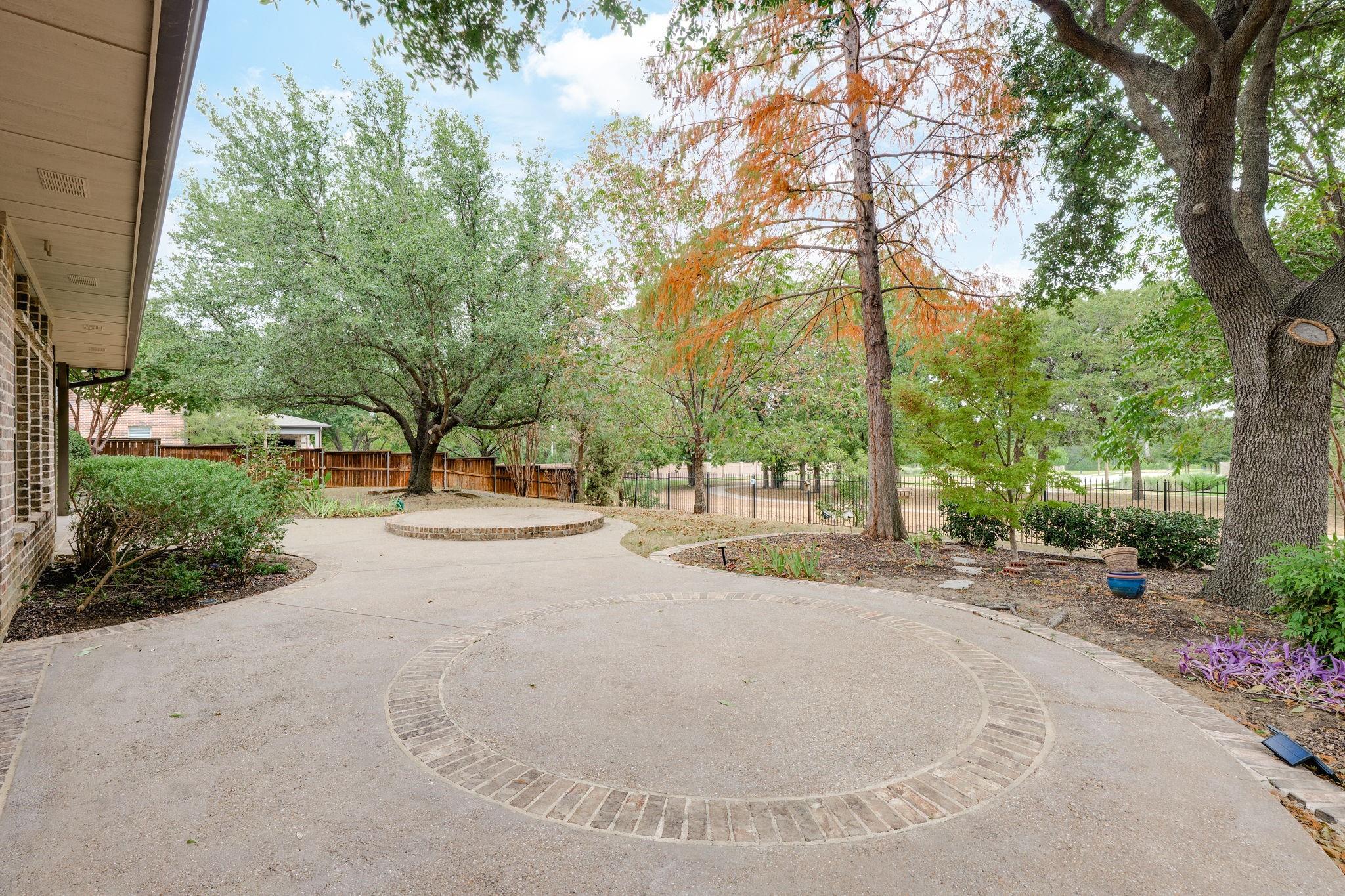 main property photo 28