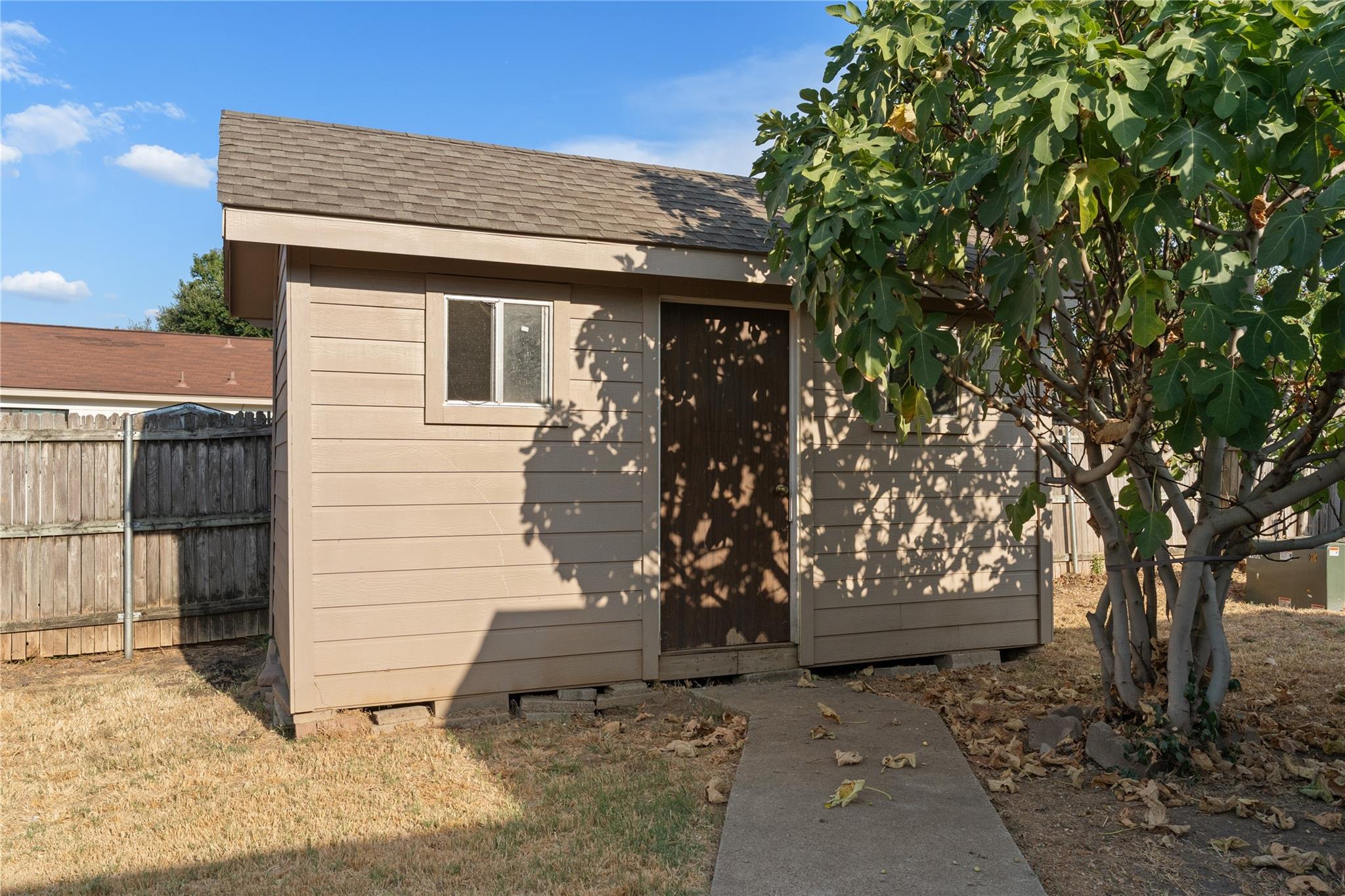 main property photo 16