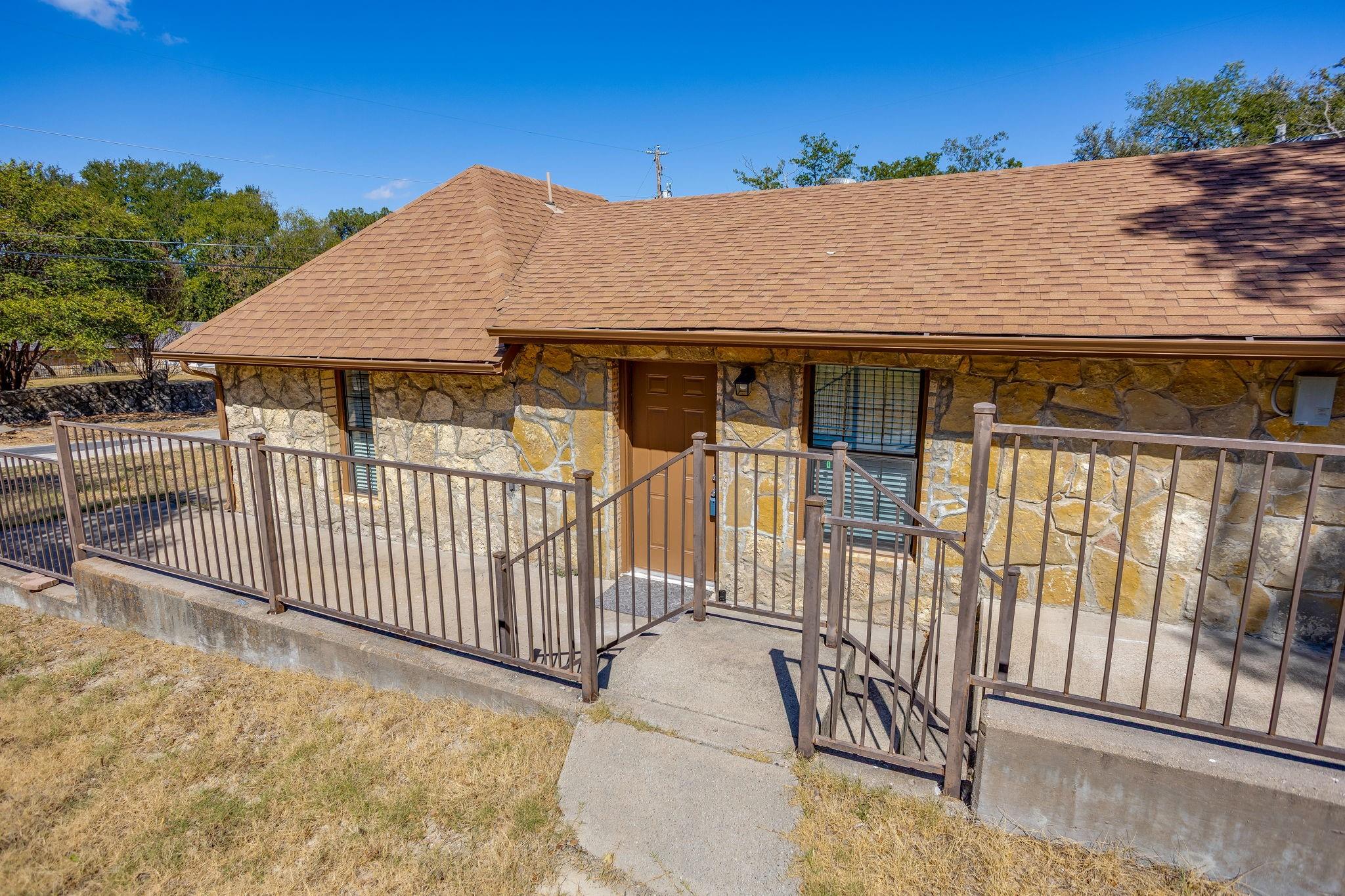 main property photo 13