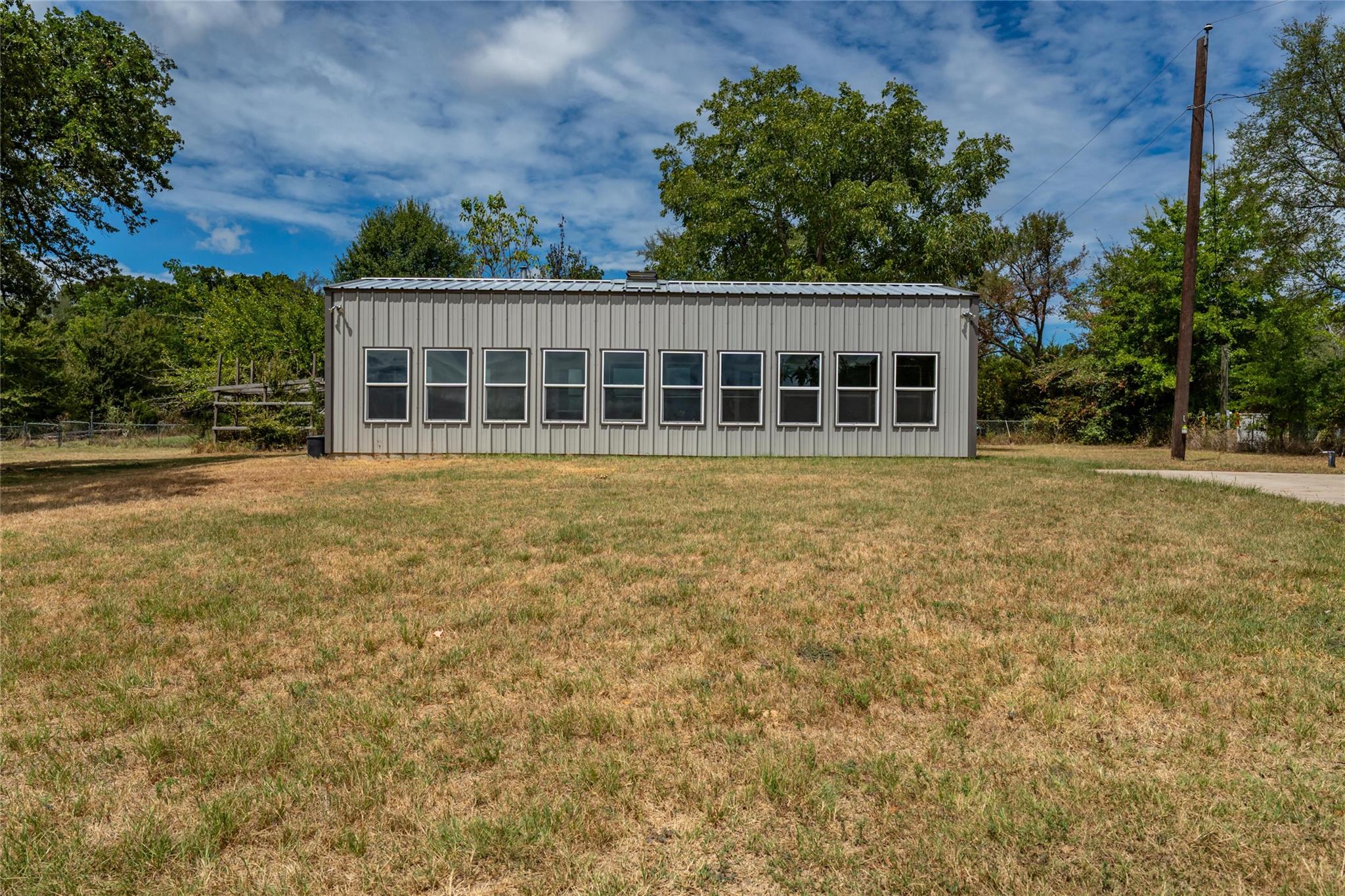 main property photo 30