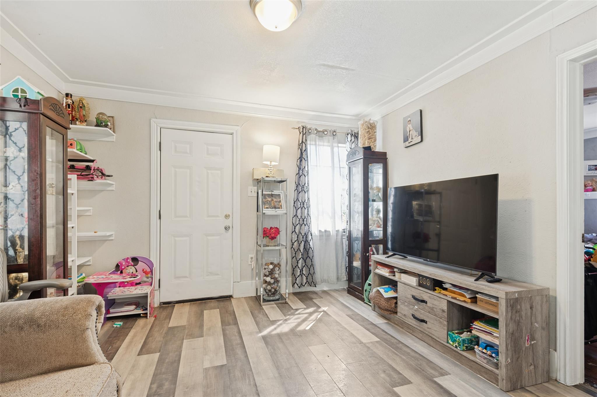 main property photo 6