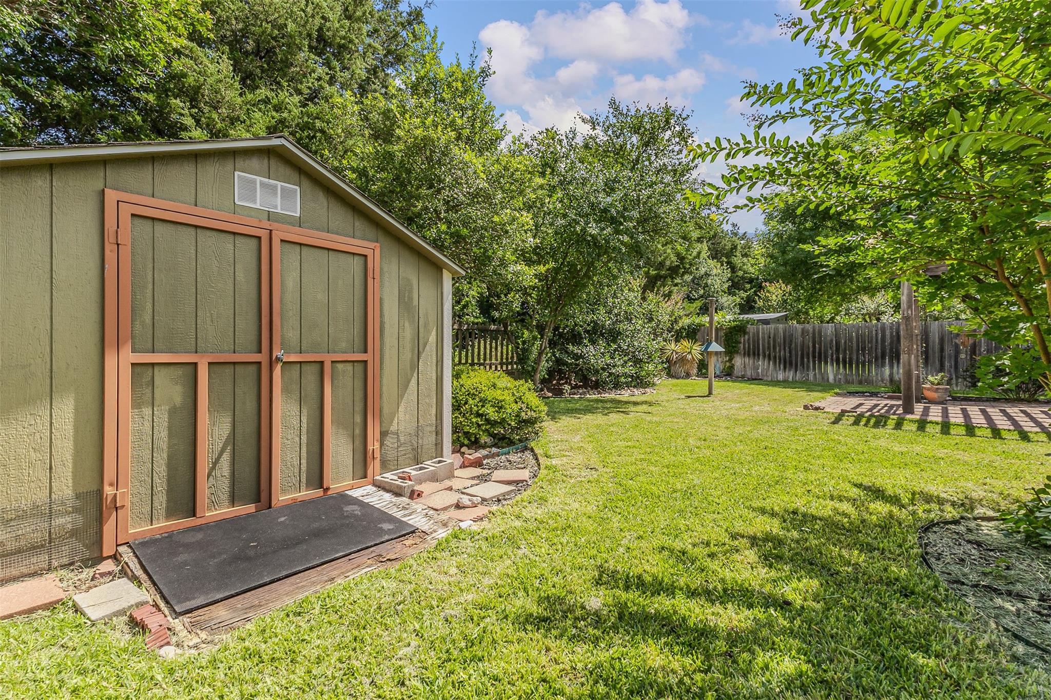 main property photo 23
