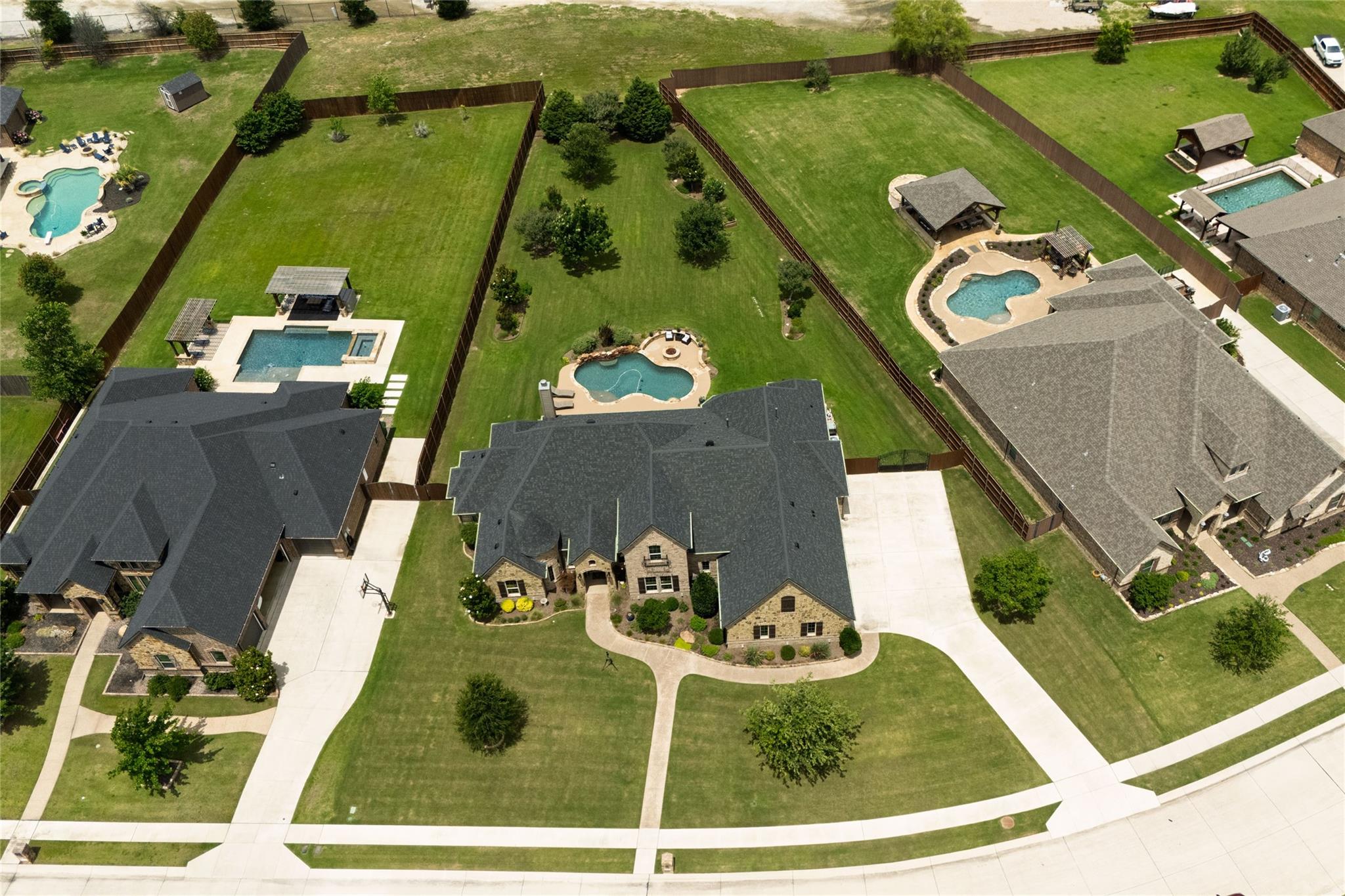 main property photo 37