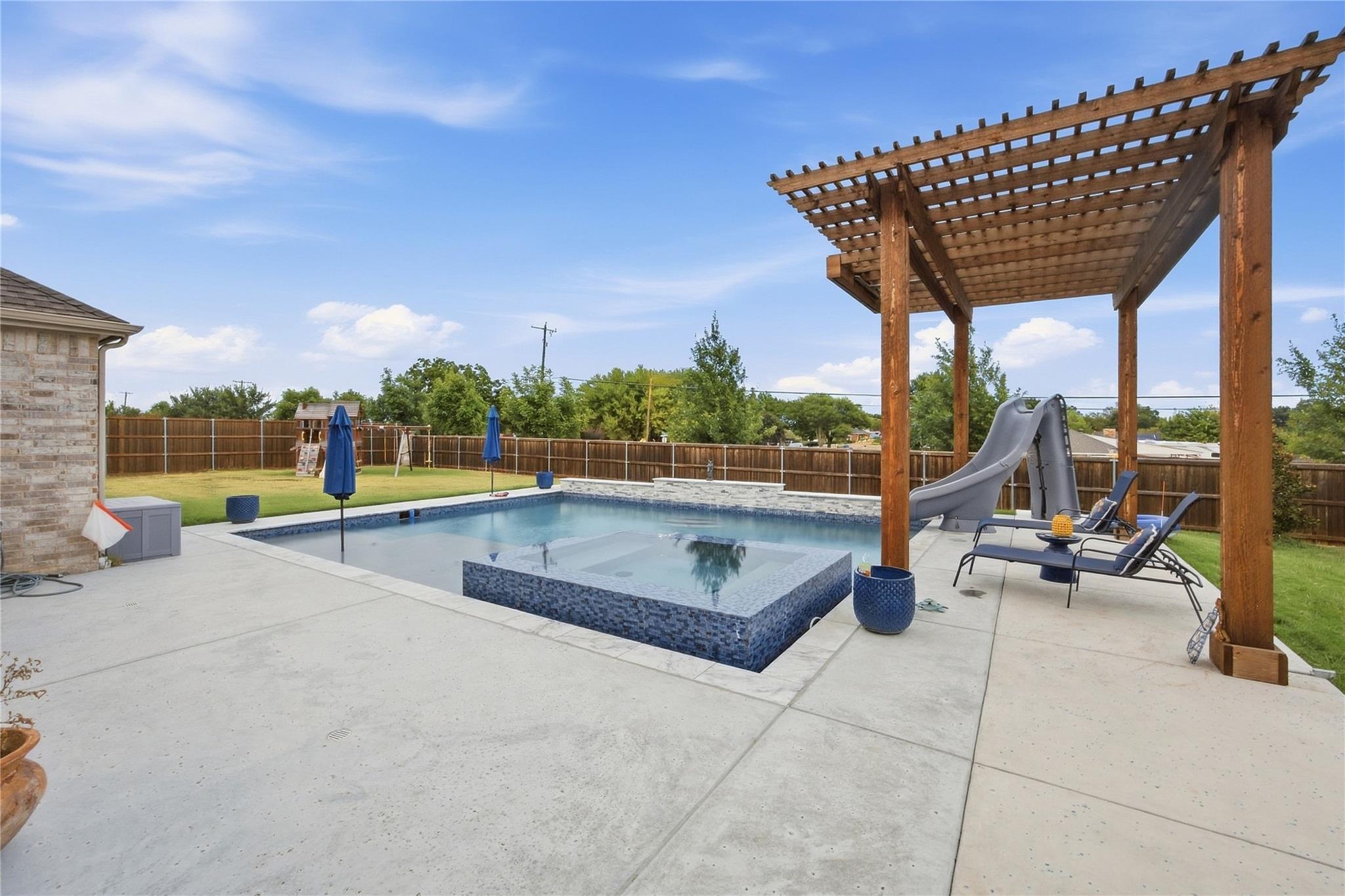 main property photo 18