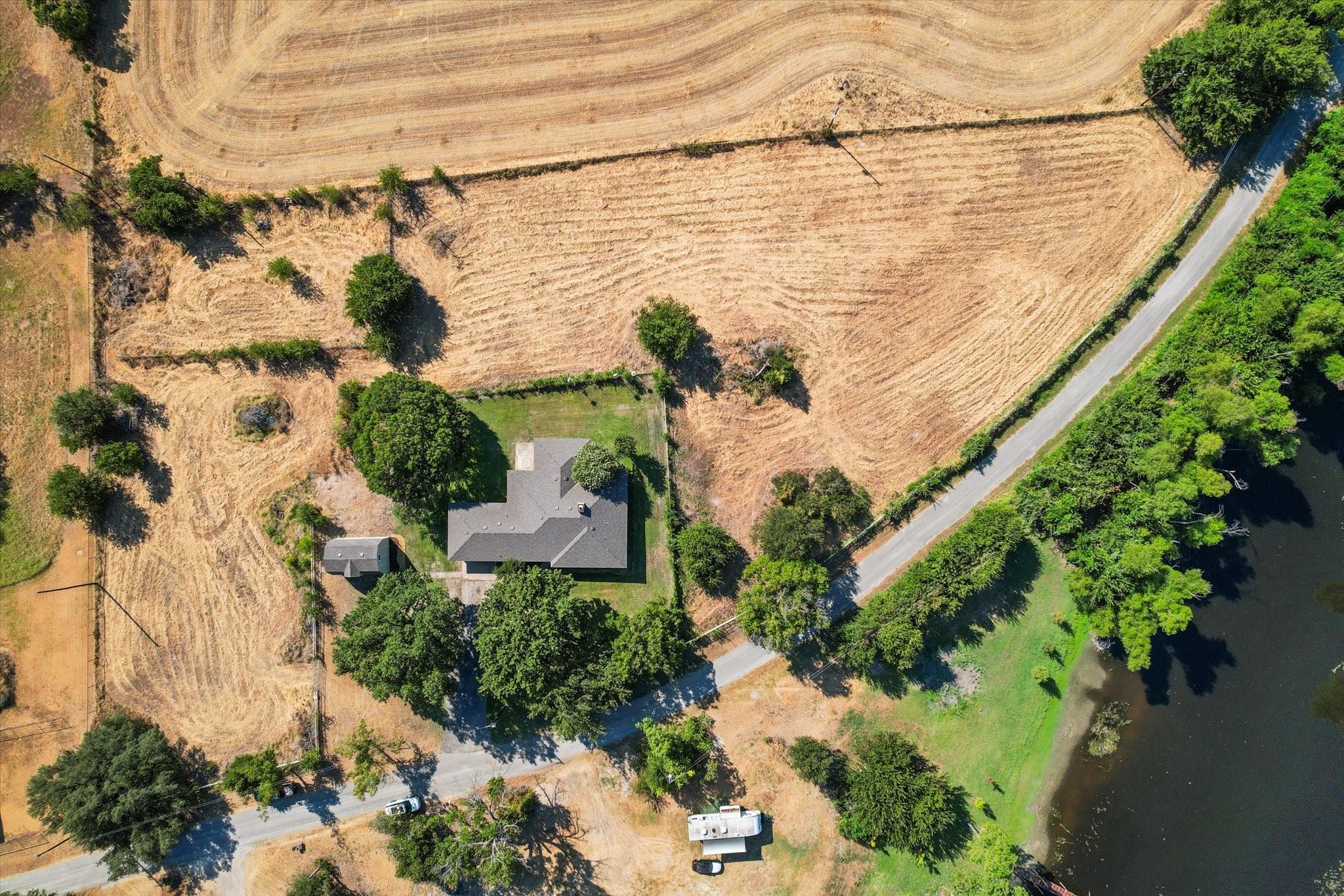 main property photo 32