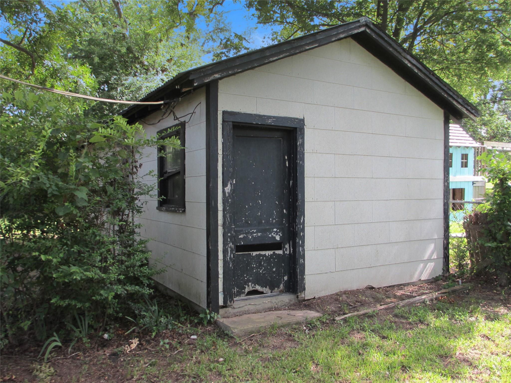 main property photo 11