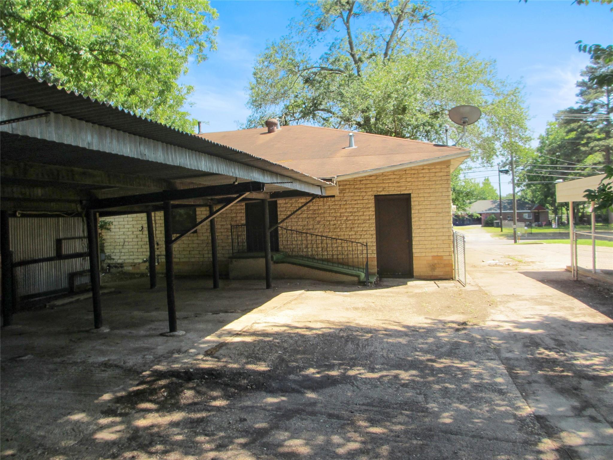 main property photo 6