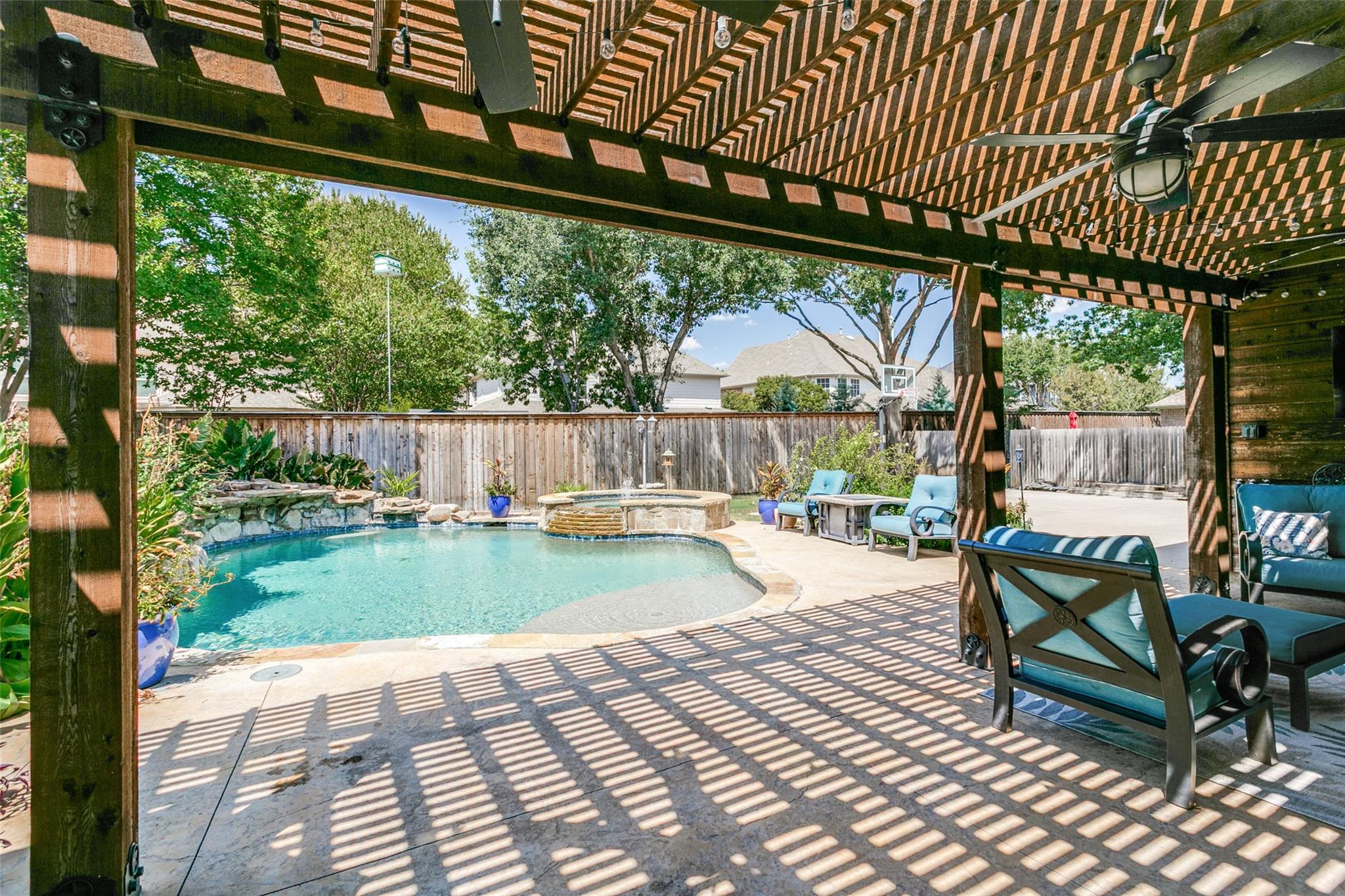 main property photo 22