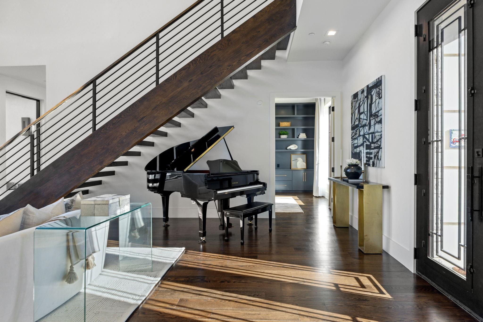 main property photo 14