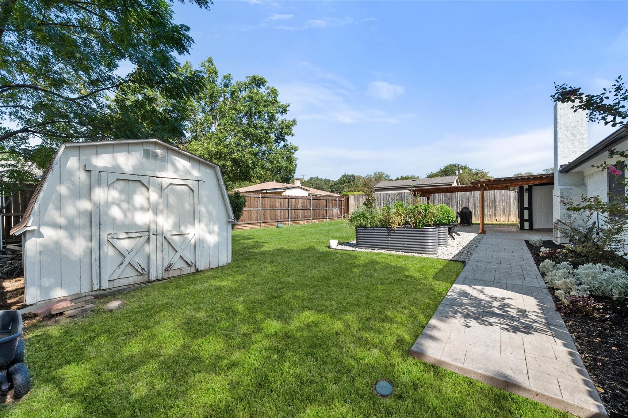 main property photo 30