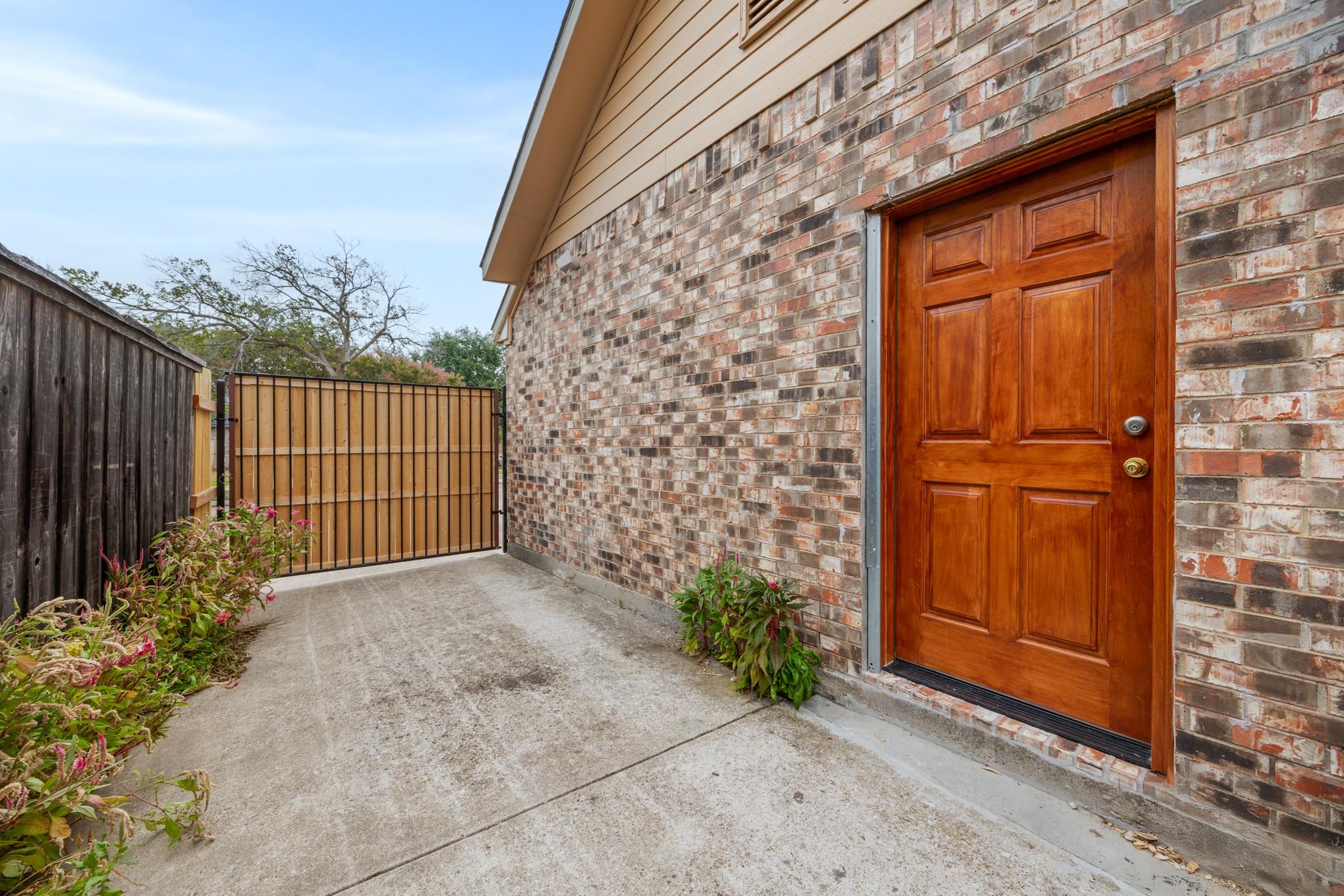main property photo 28