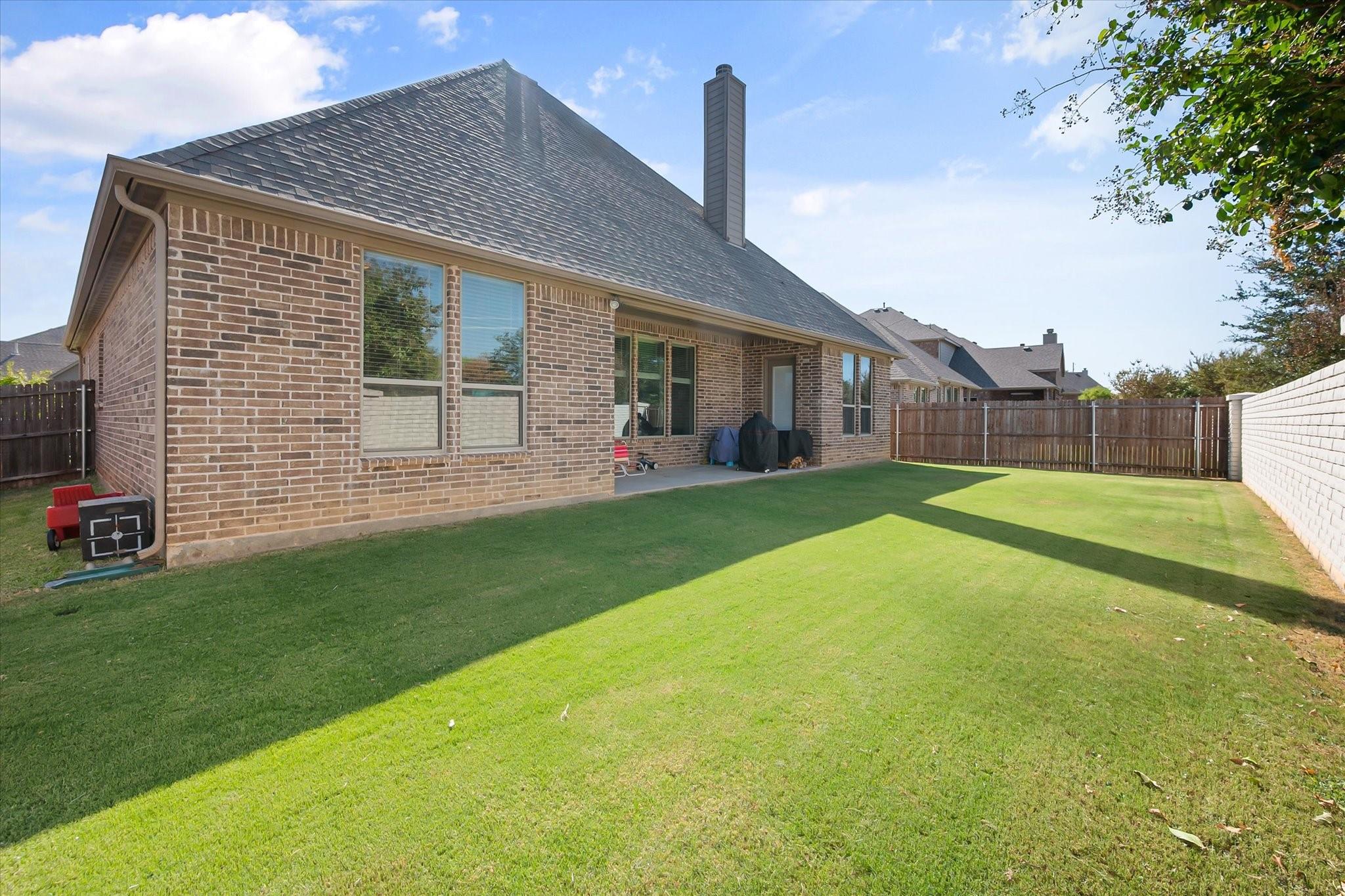 main property photo 23