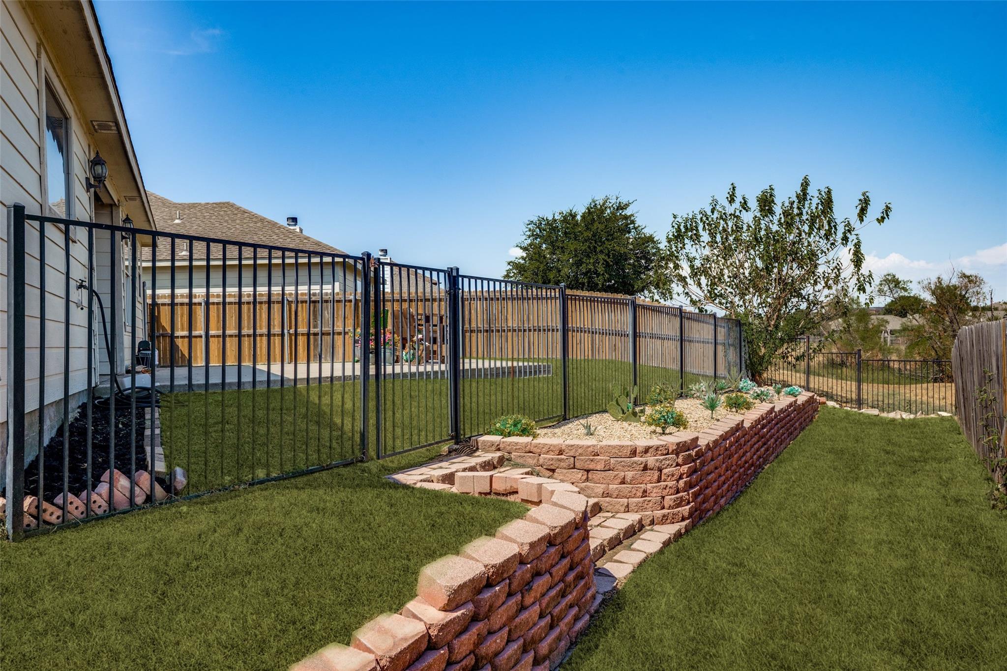 main property photo 23
