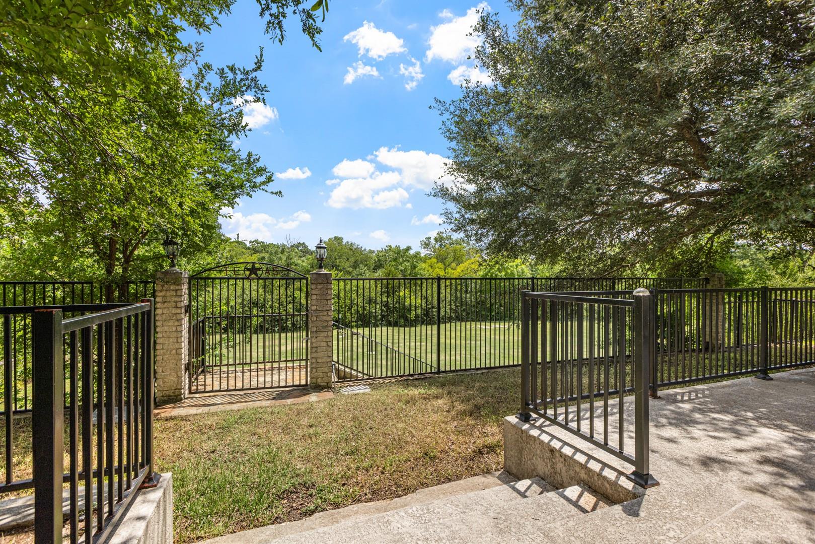 main property photo 27