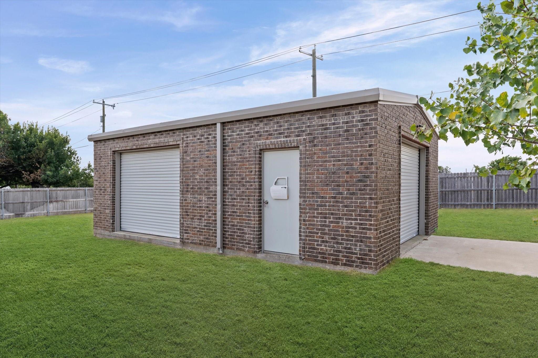 main property photo 32