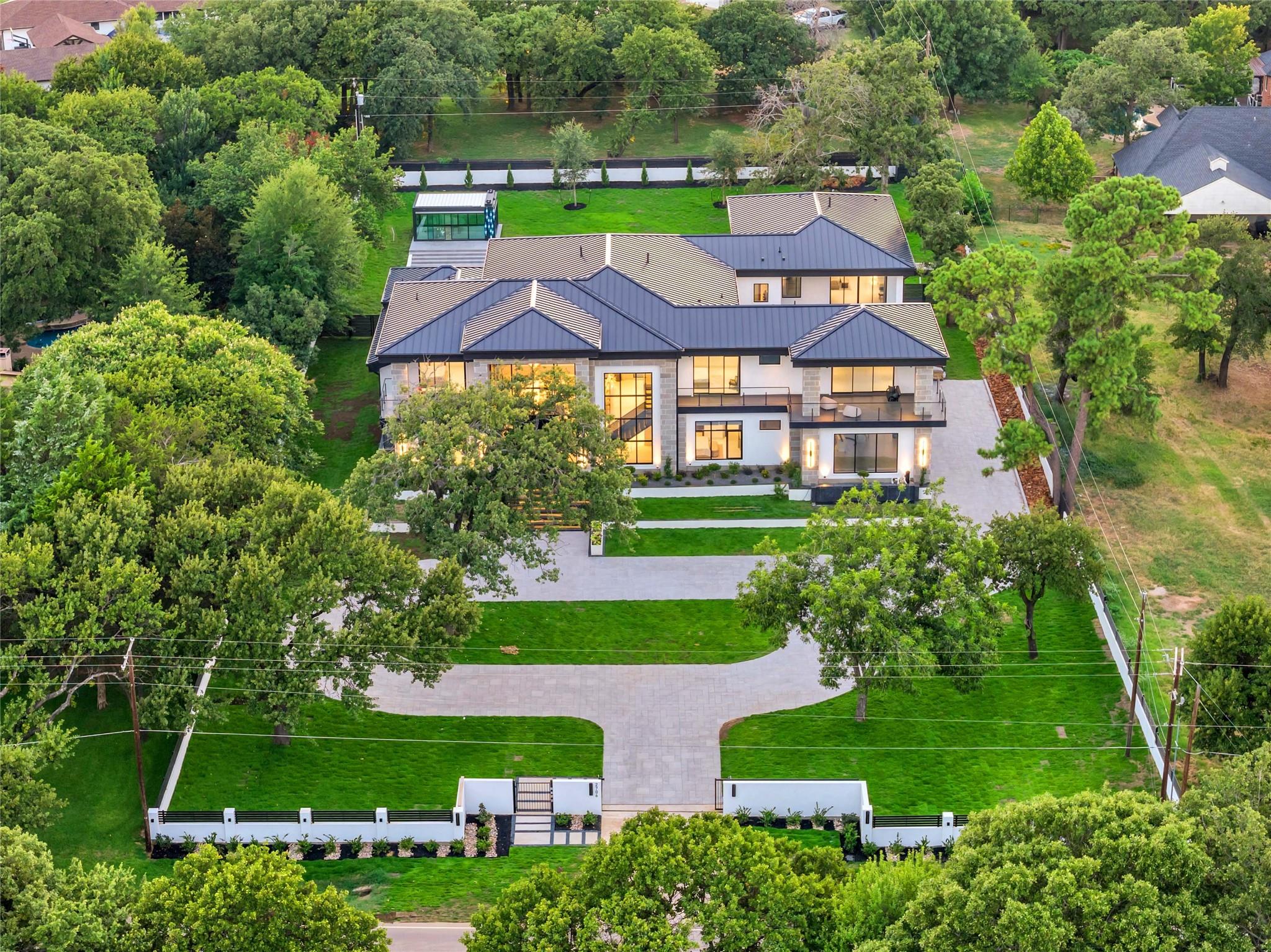 main property photo 11