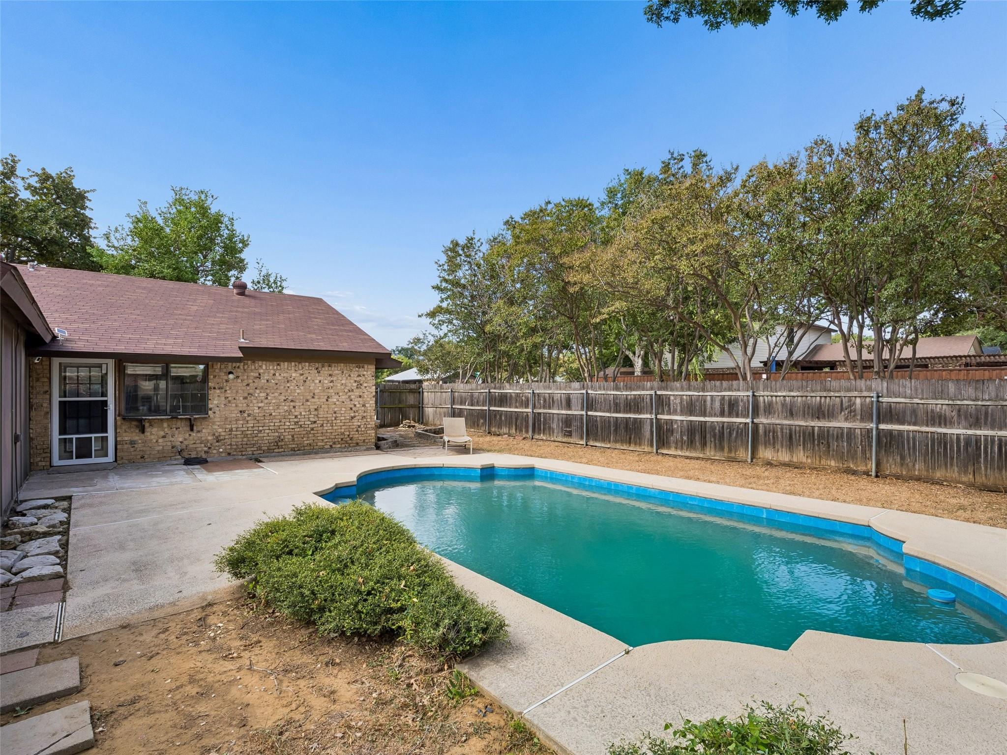main property photo 14