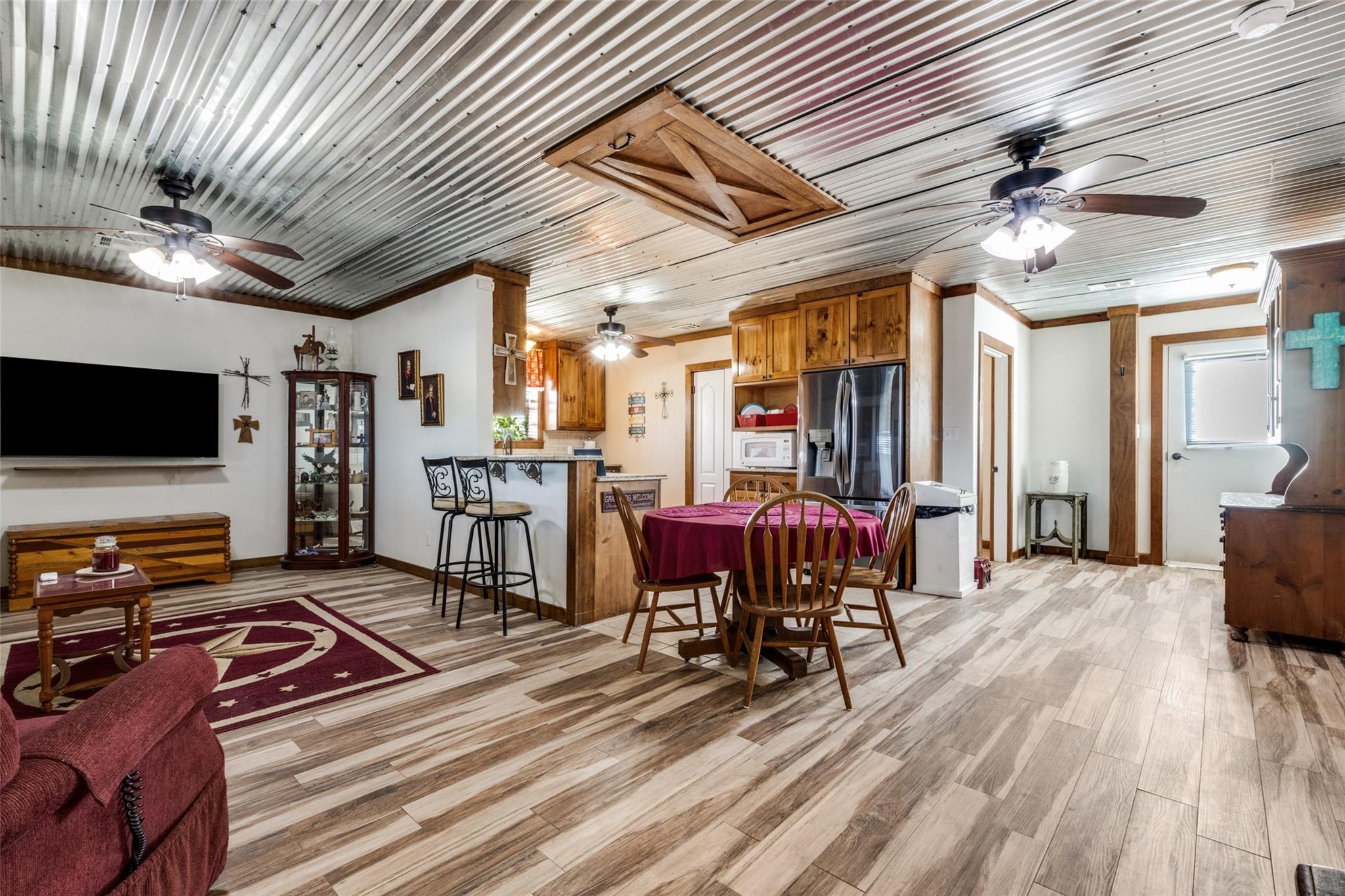 main property photo 23