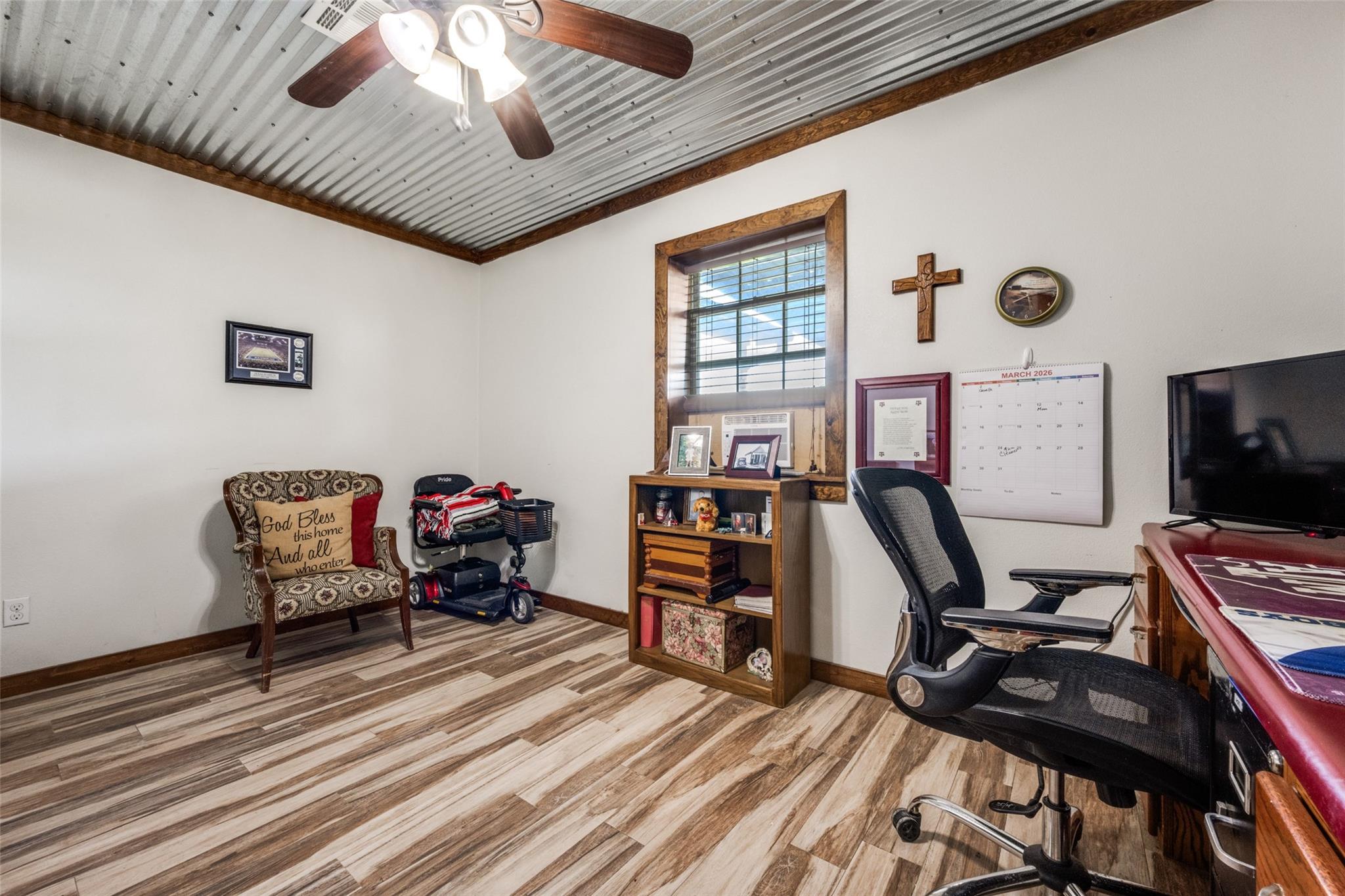 main property photo 28