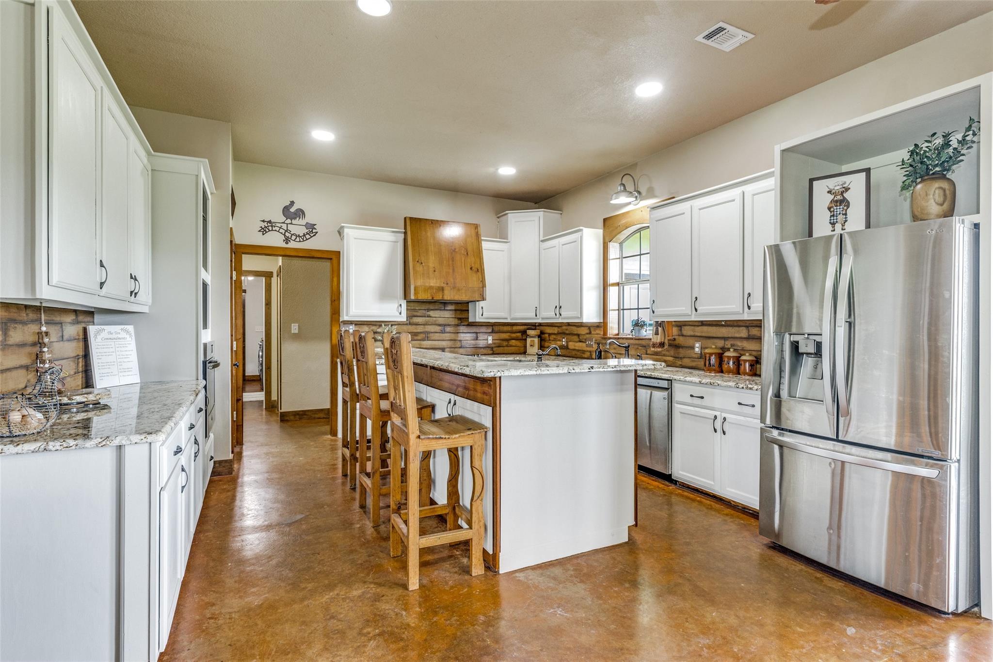 main property photo 9
