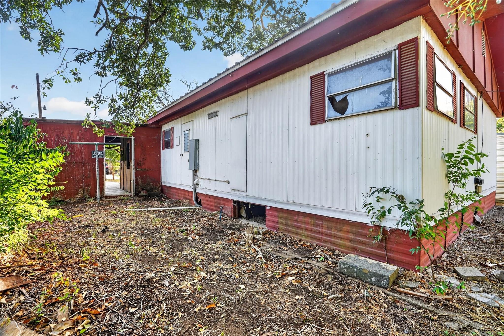 main property photo 28