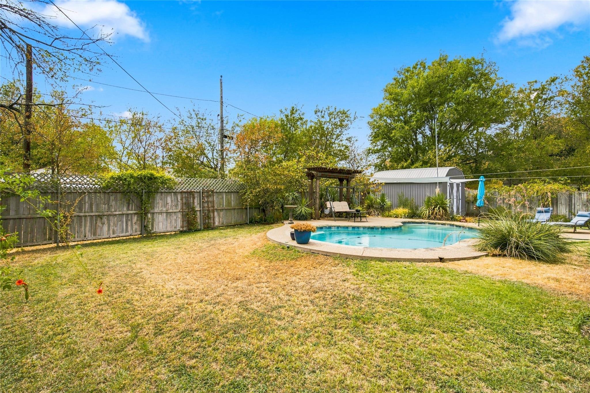 main property photo 29