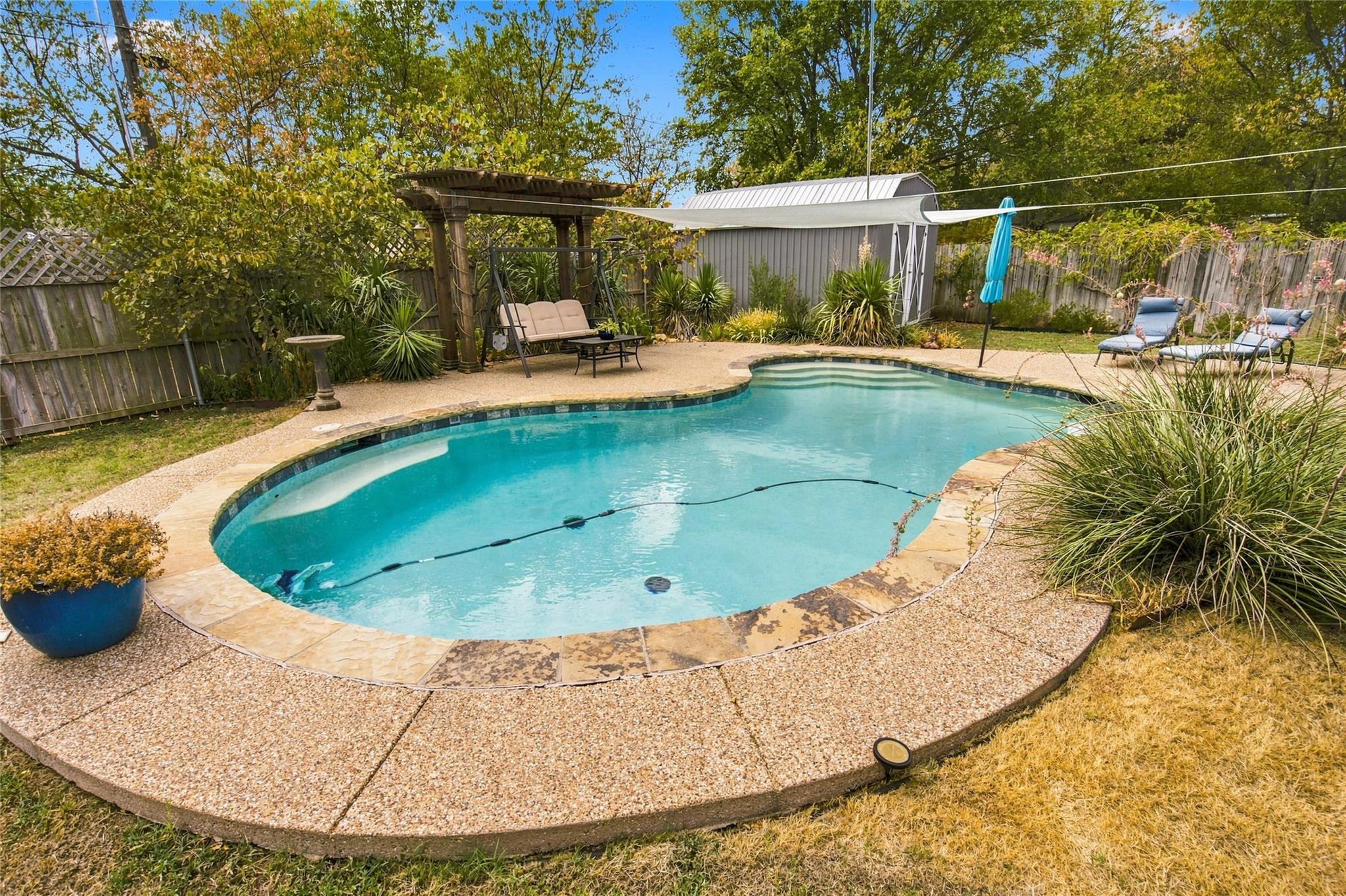 main property photo 30