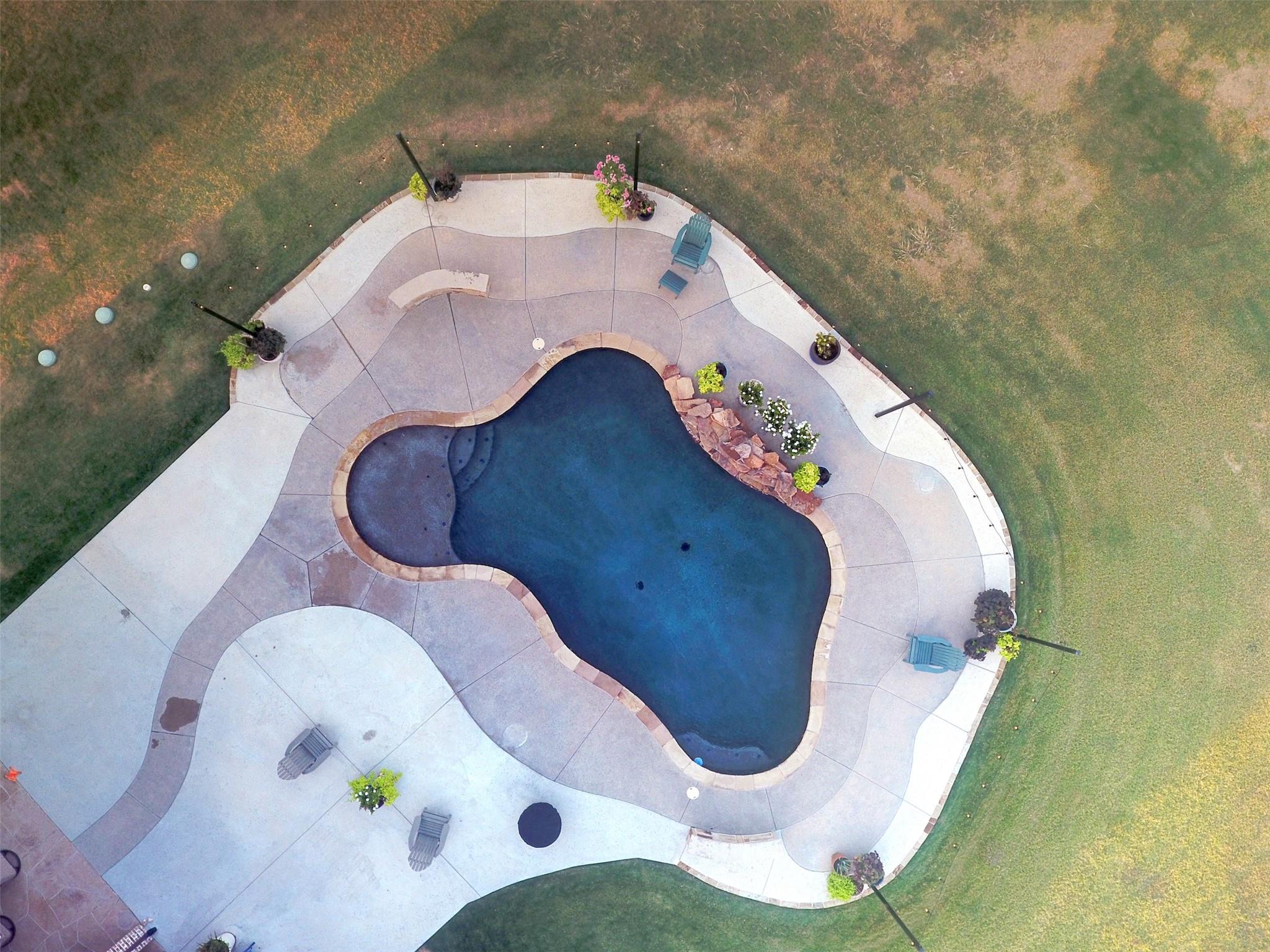 main property photo 9