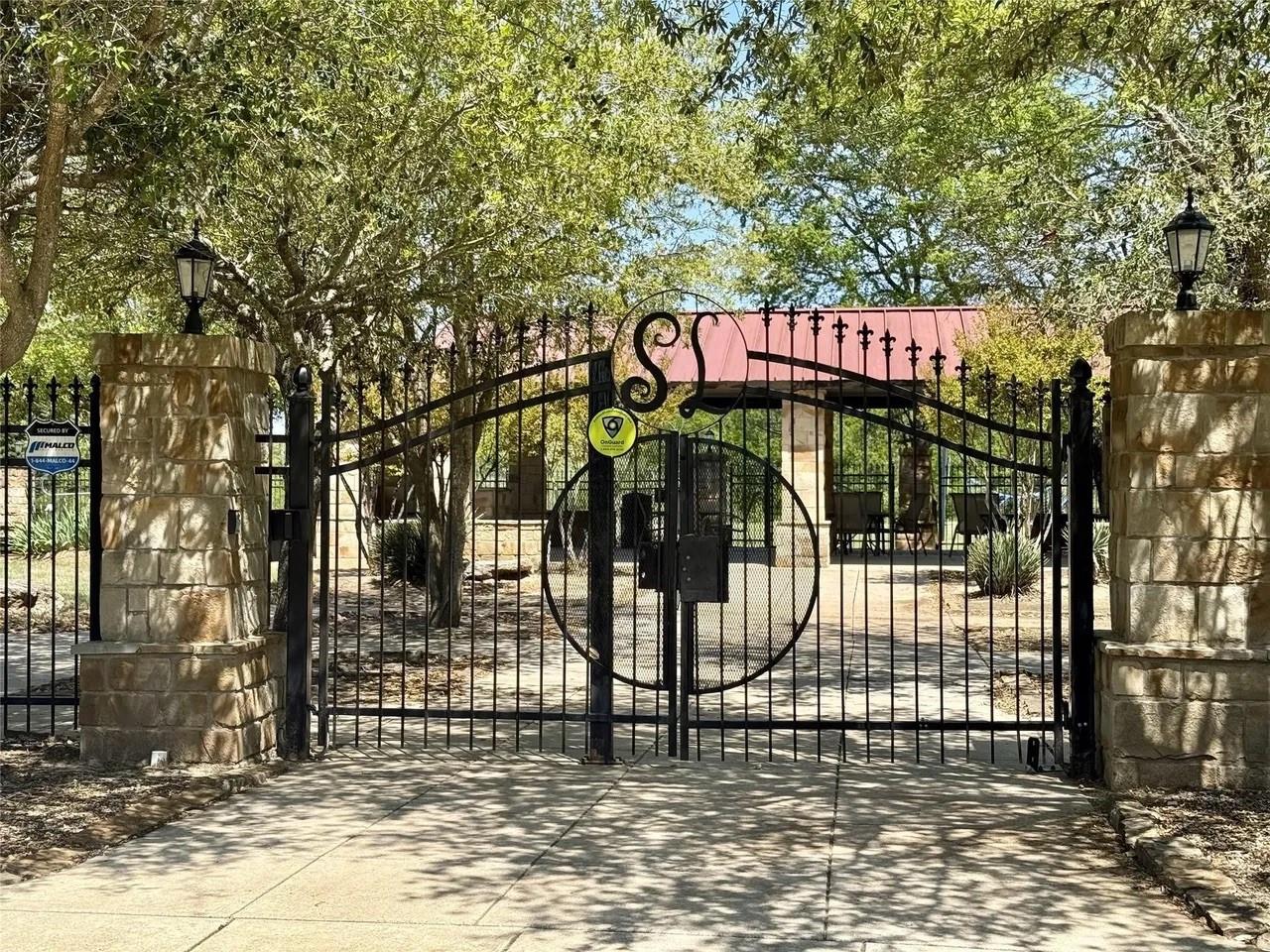 main property photo 13