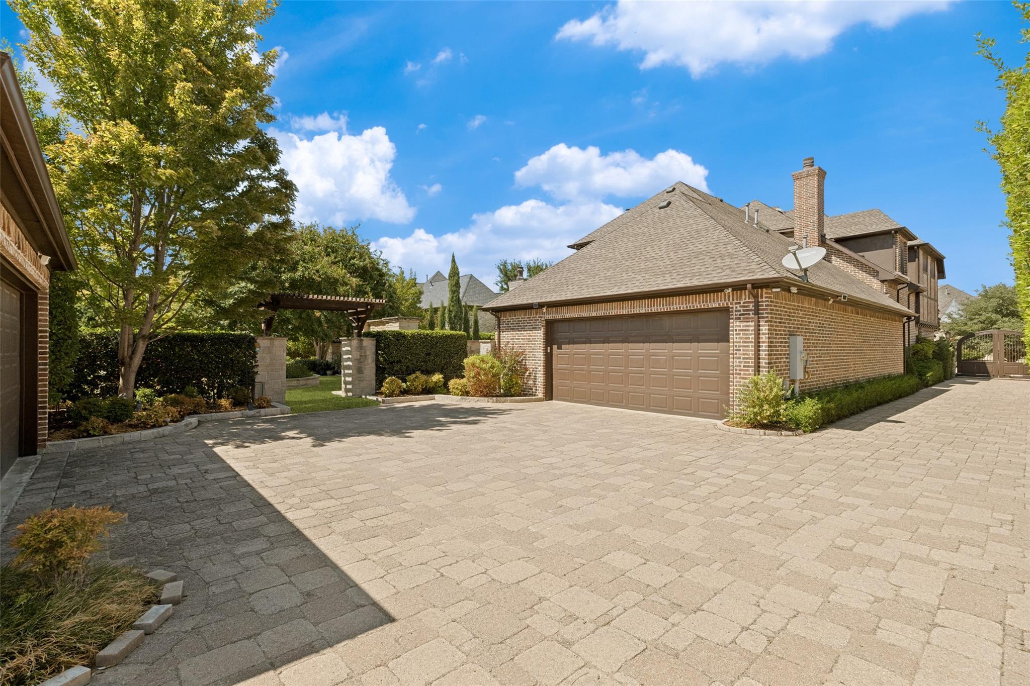 main property photo 28