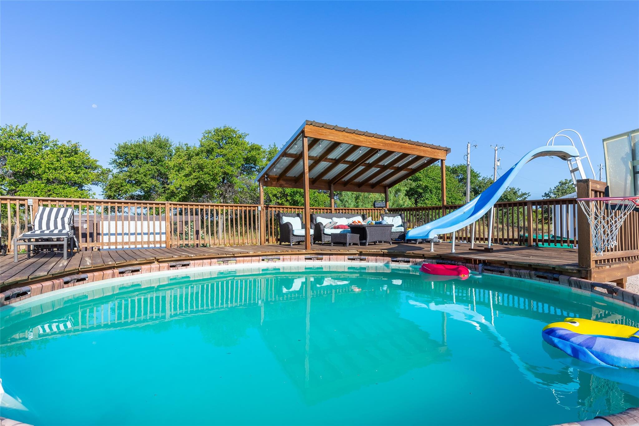 main property photo 23