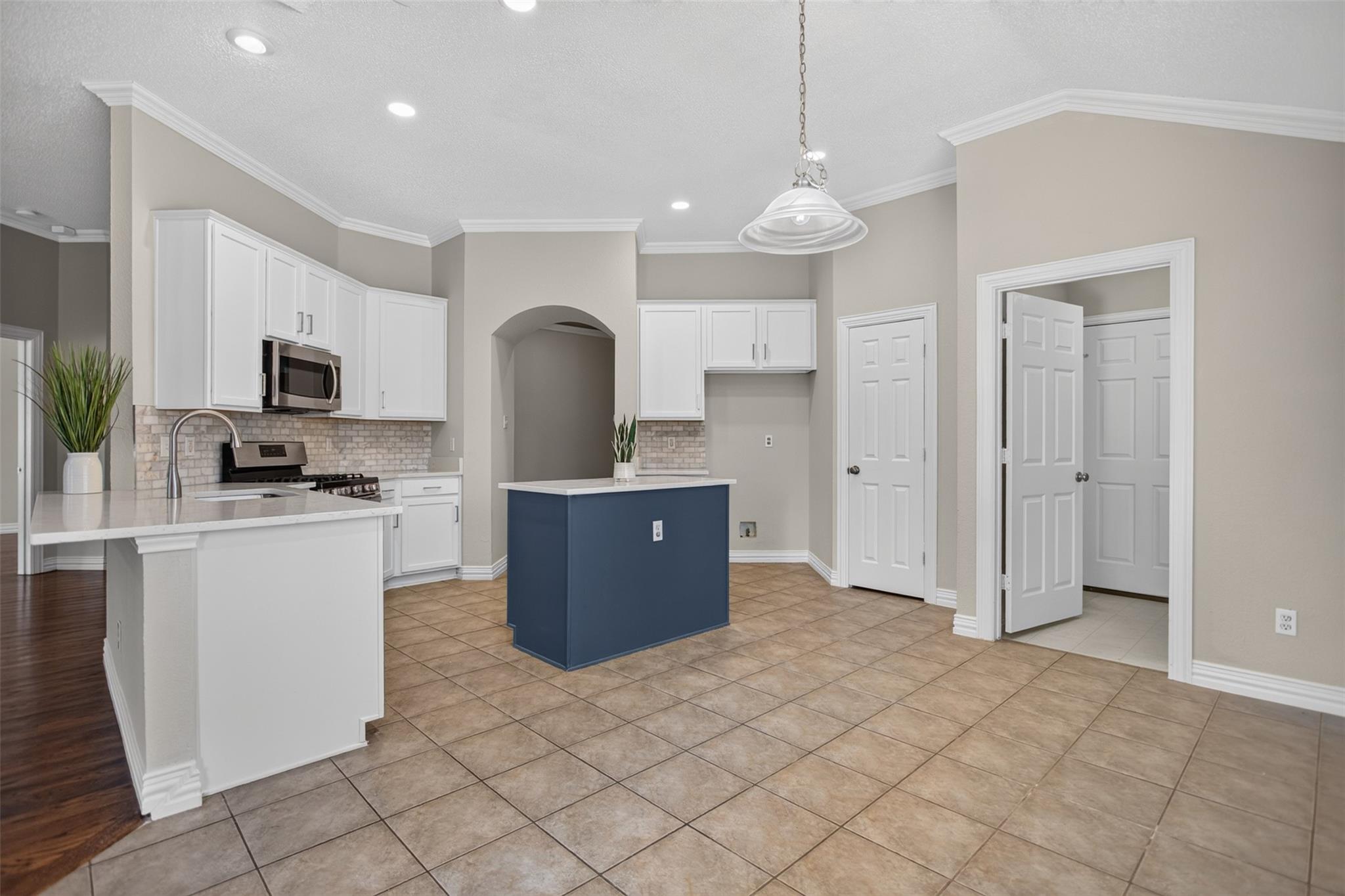 main property photo 7