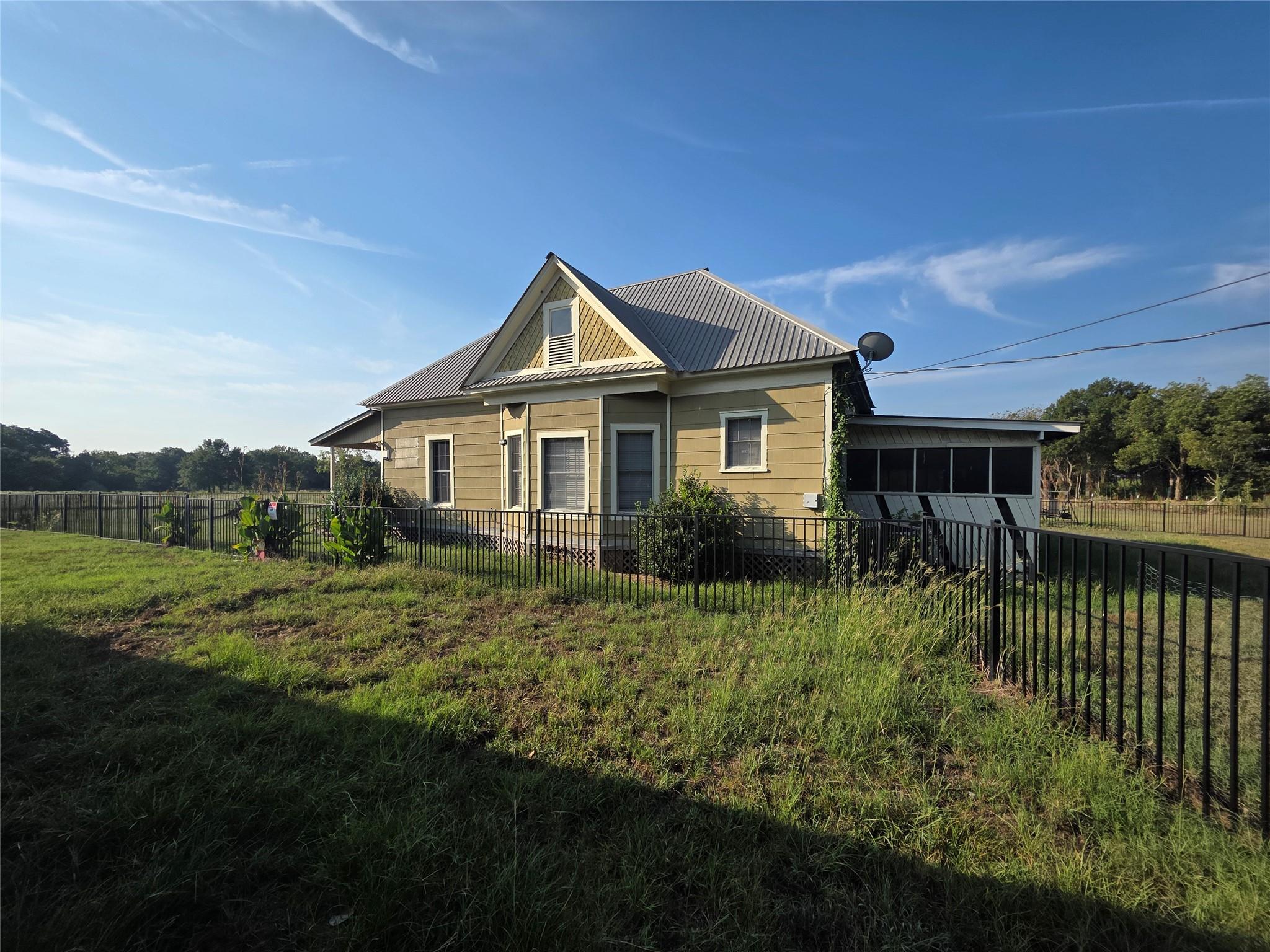main property photo 30