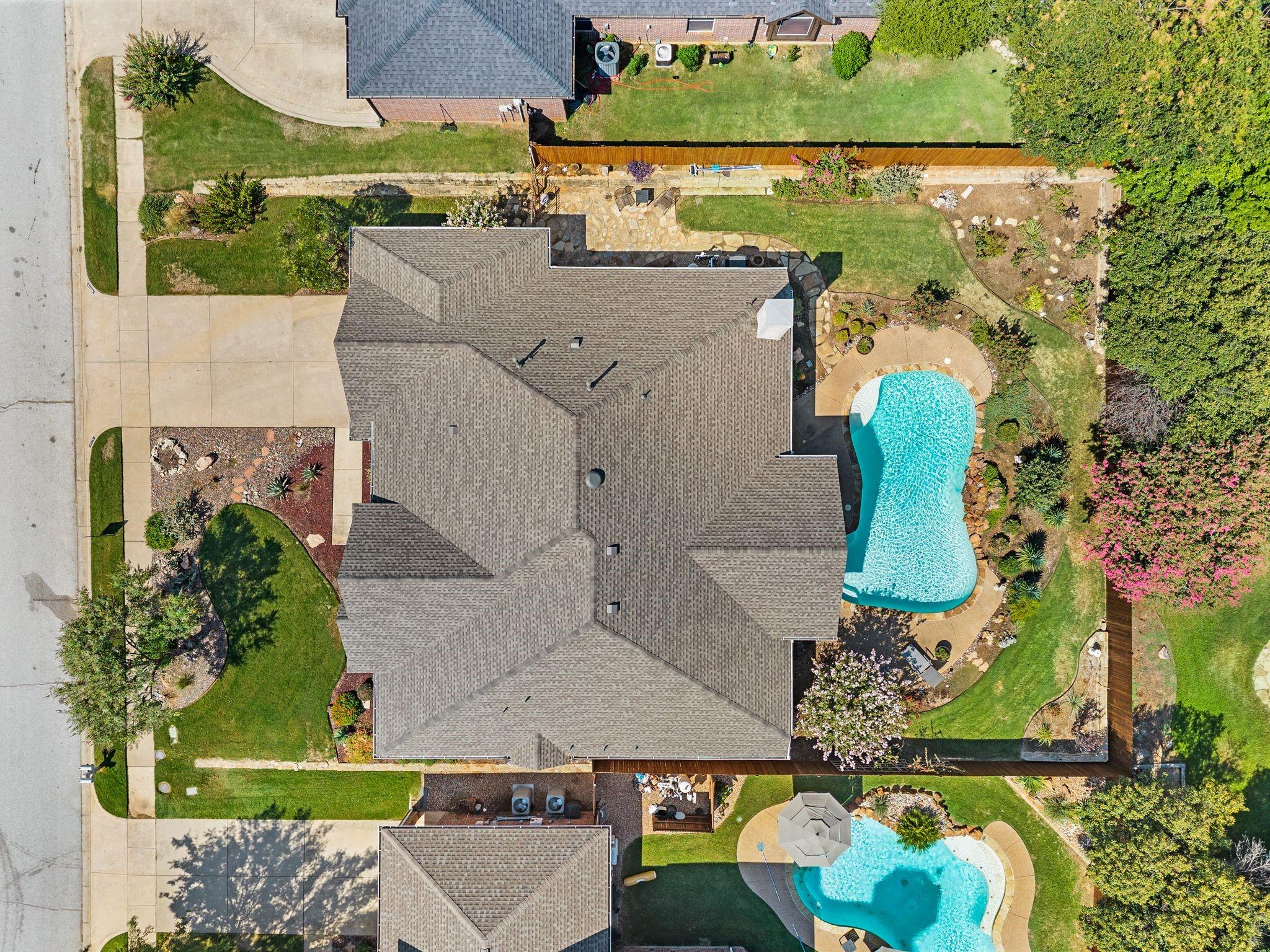 main property photo 33
