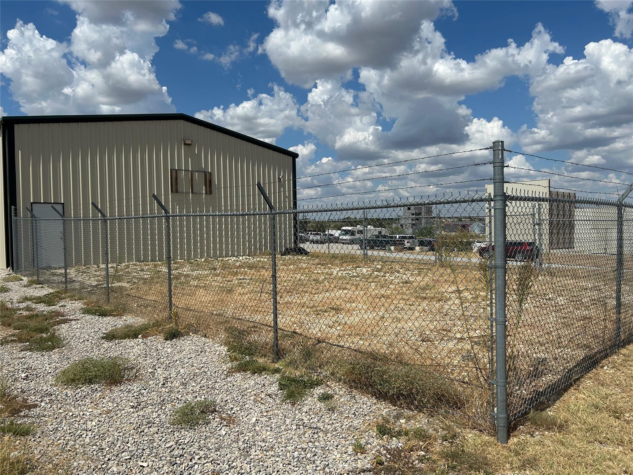 main property photo 11