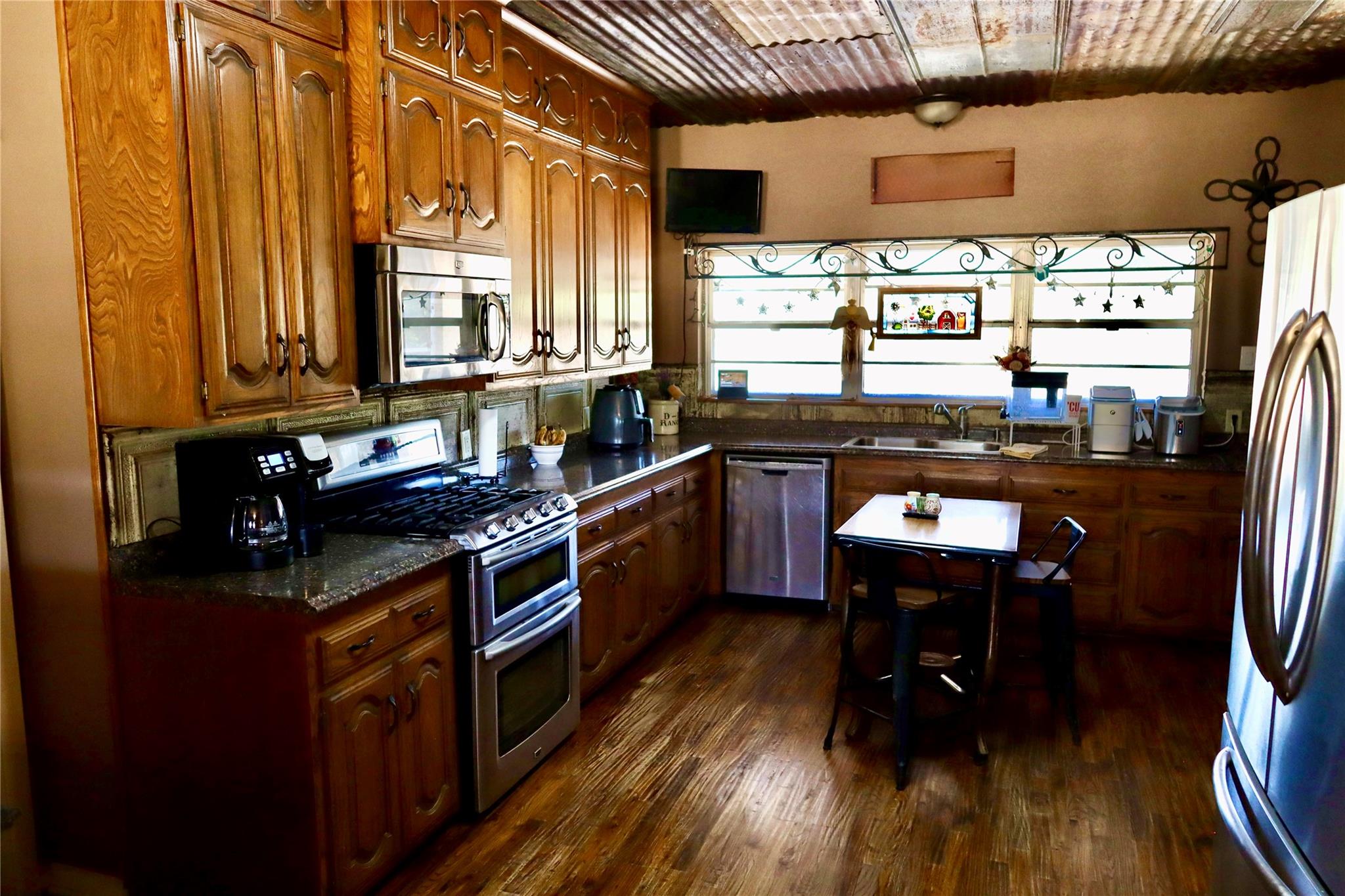 main property photo 14