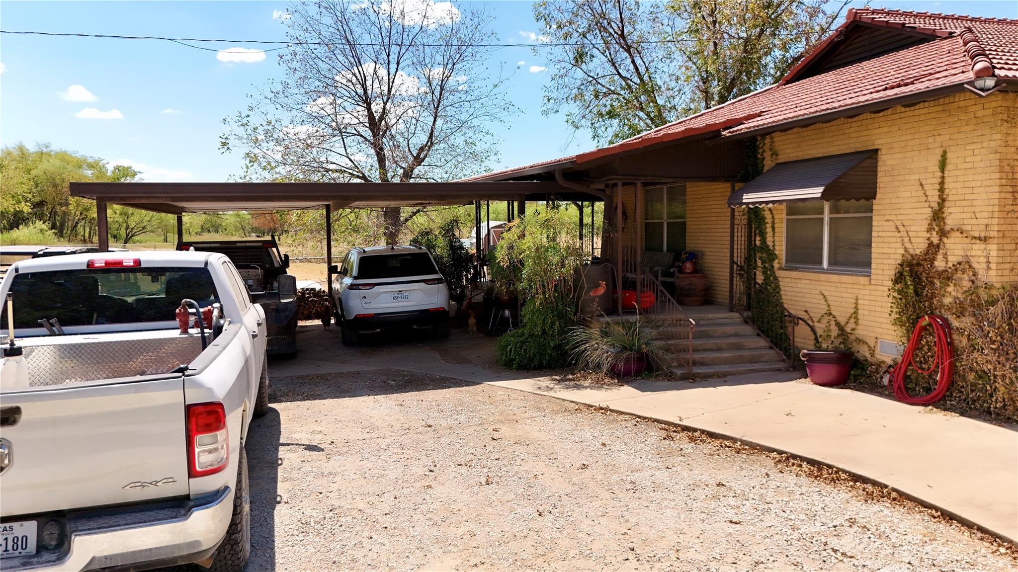 main property photo 28