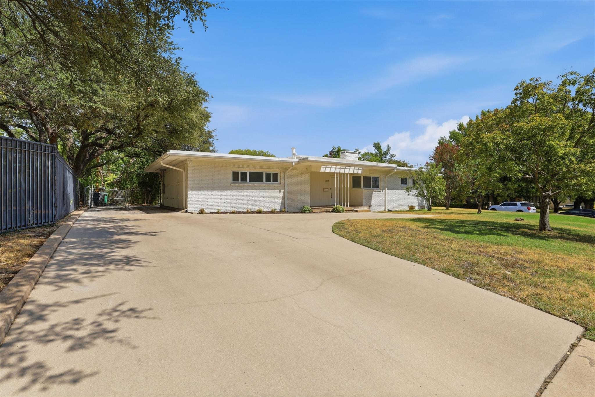 main property photo 32