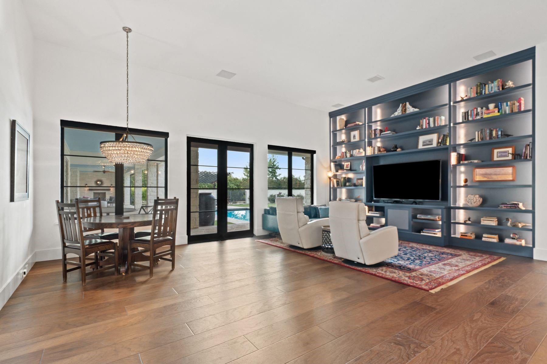 main property photo 8