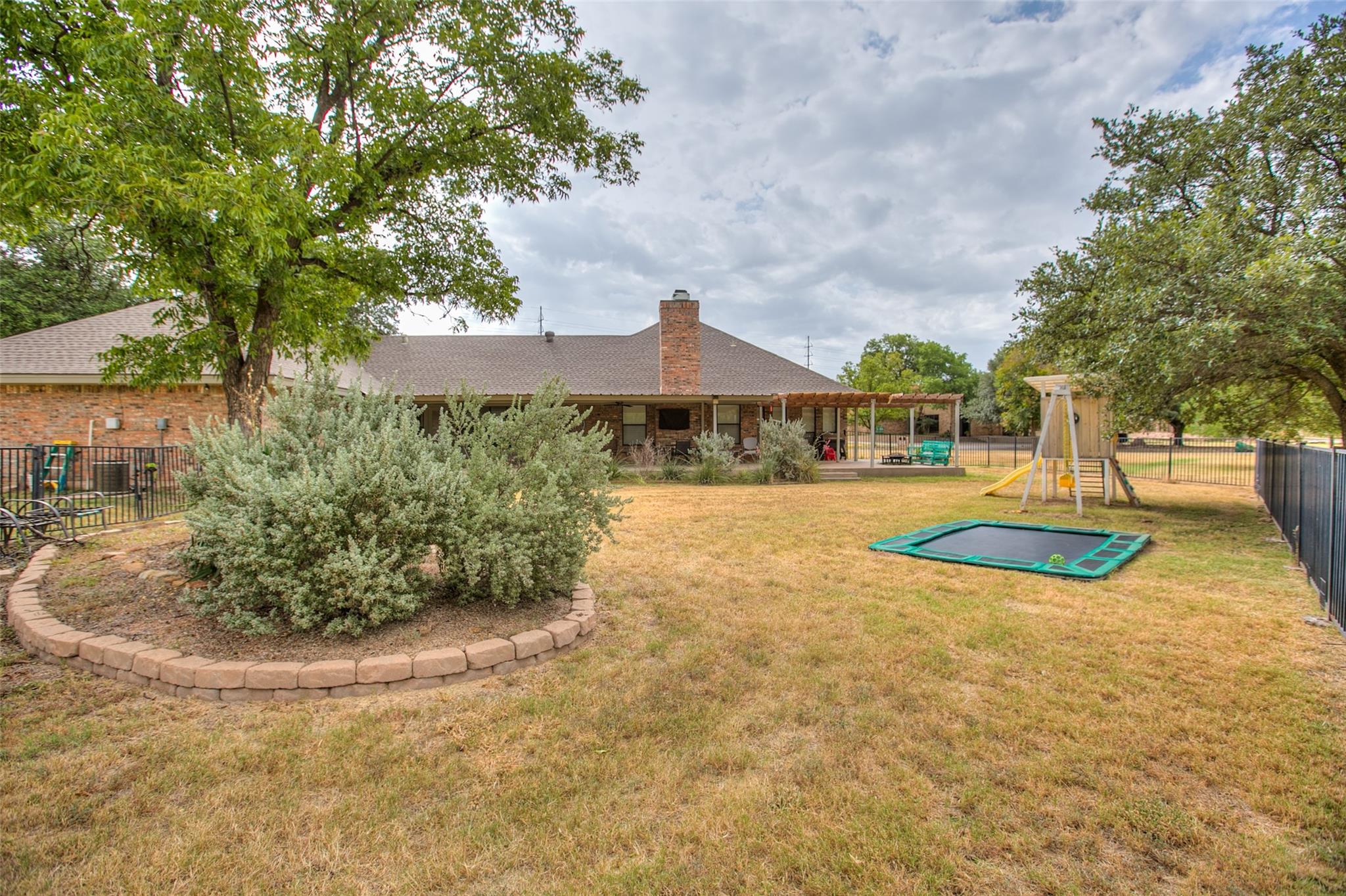 main property photo 33