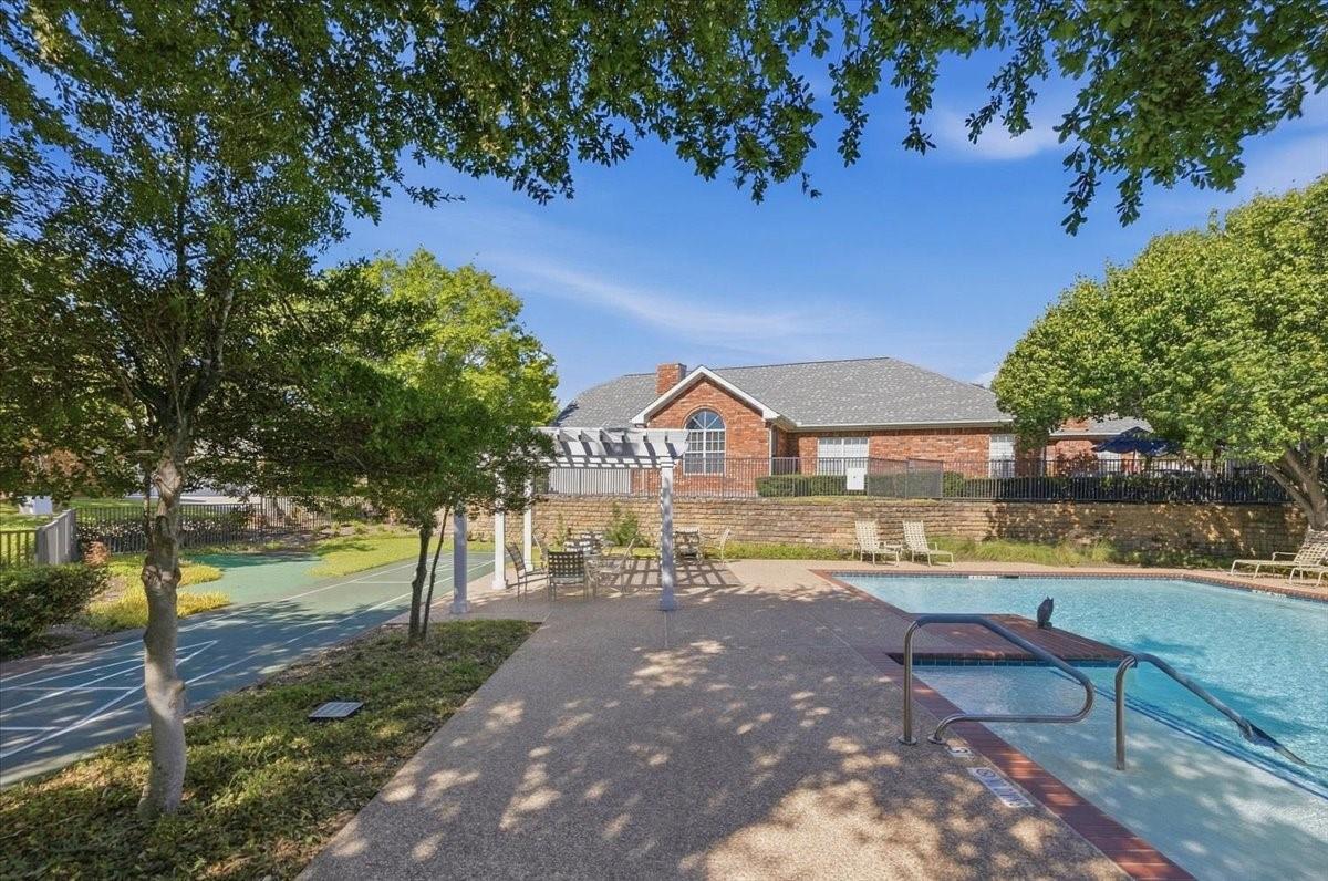 main property photo 28