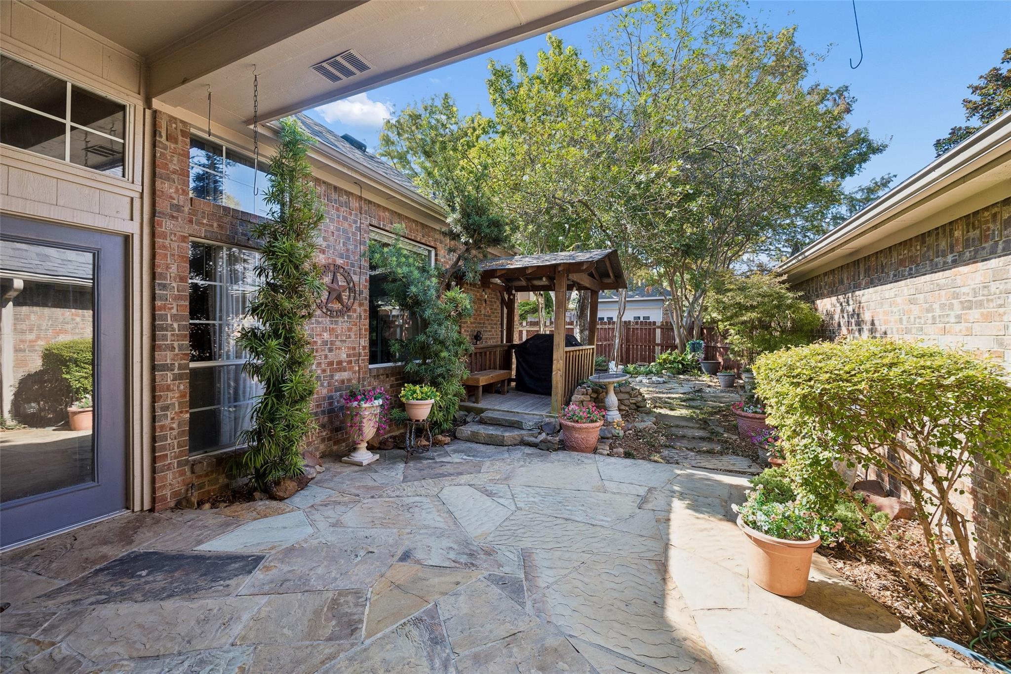 main property photo 19