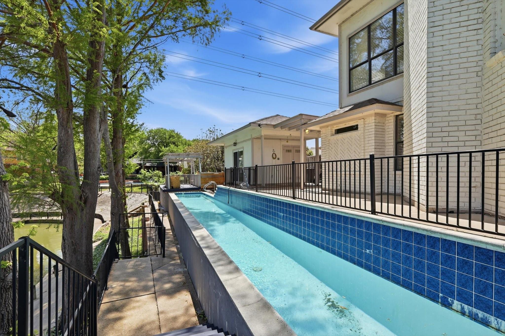 main property photo 32