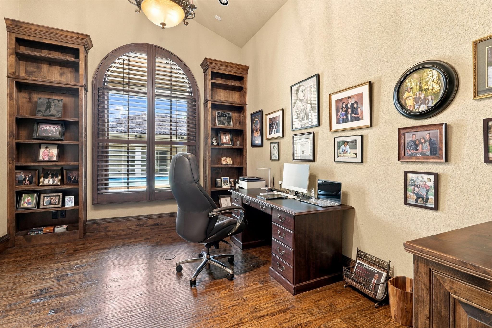 main property photo 30