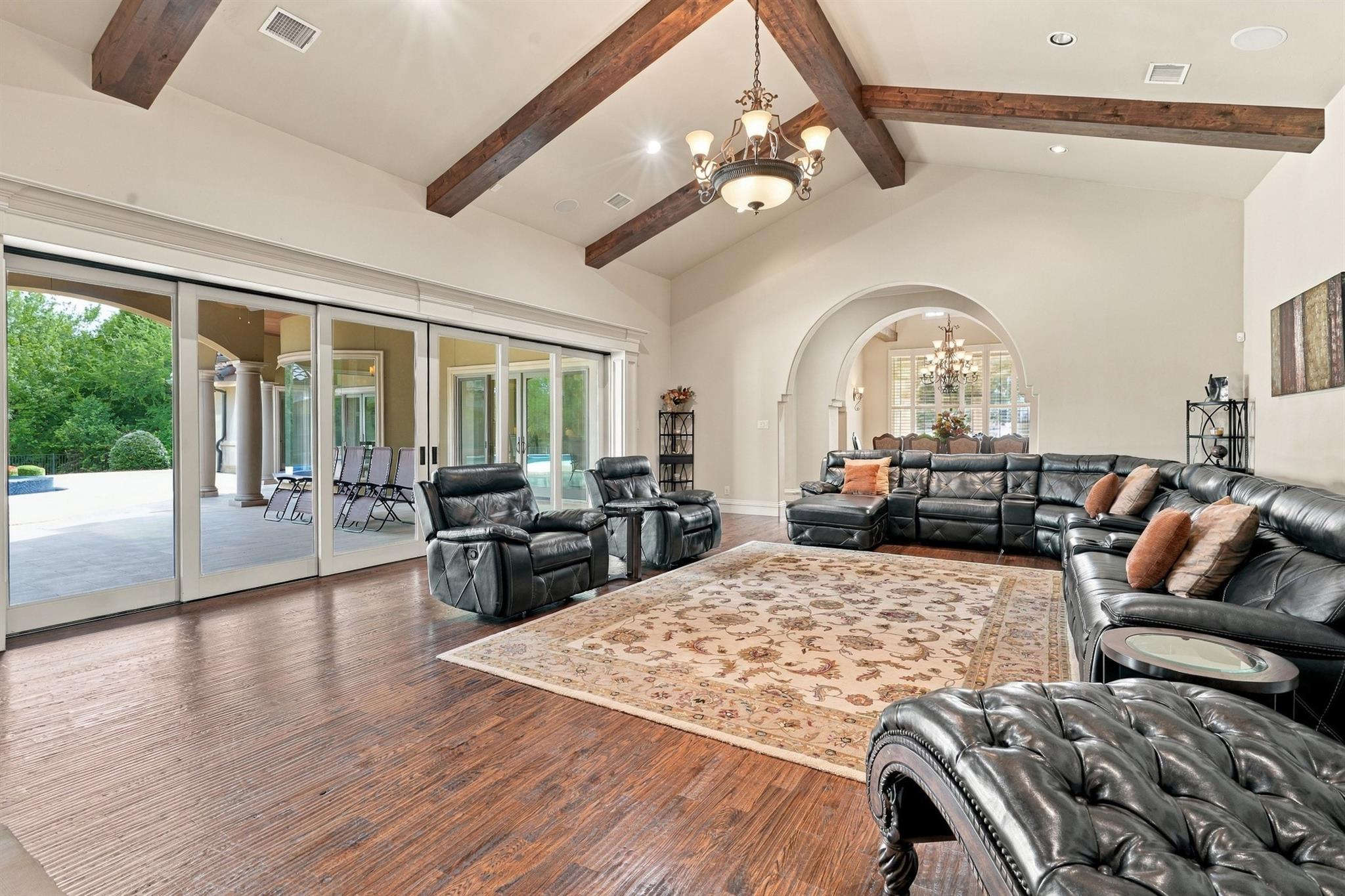 main property photo 6