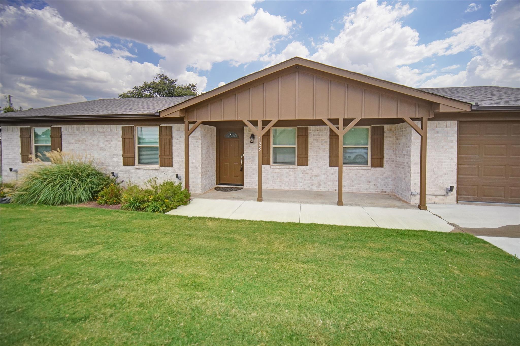 main property photo 5