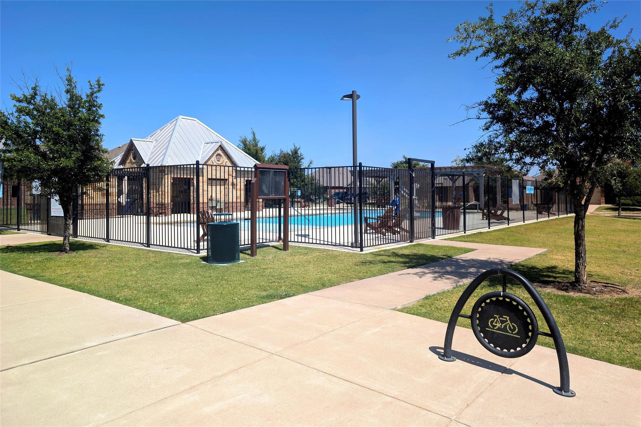 main property photo 16