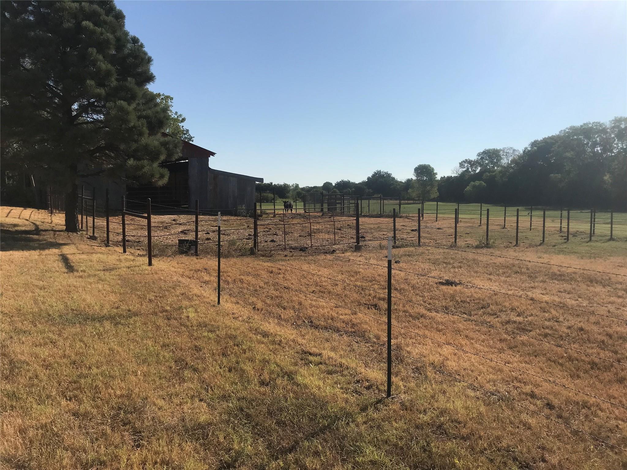 main property photo 28