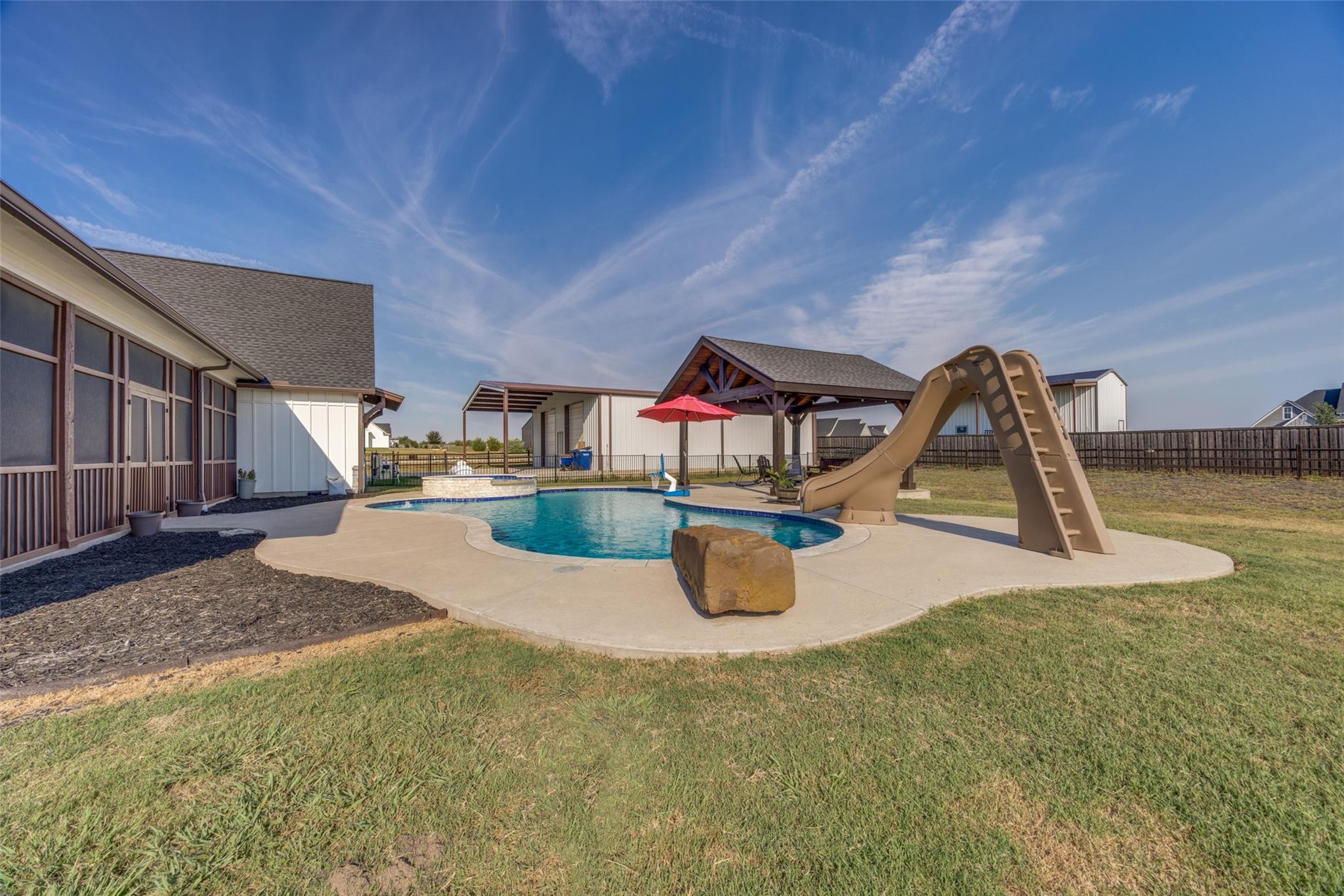 main property photo 29